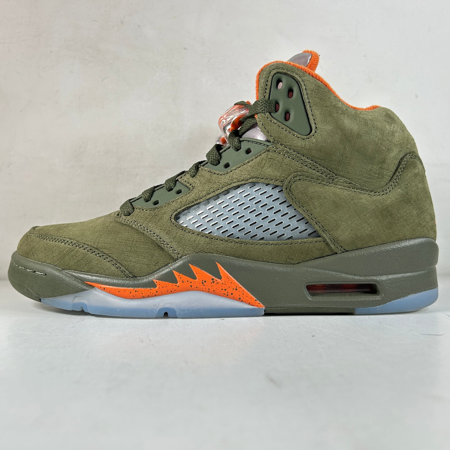 DD0587 308 Jordan 5 Retro Olive (2024) [USED] - 9.5 M (Used)