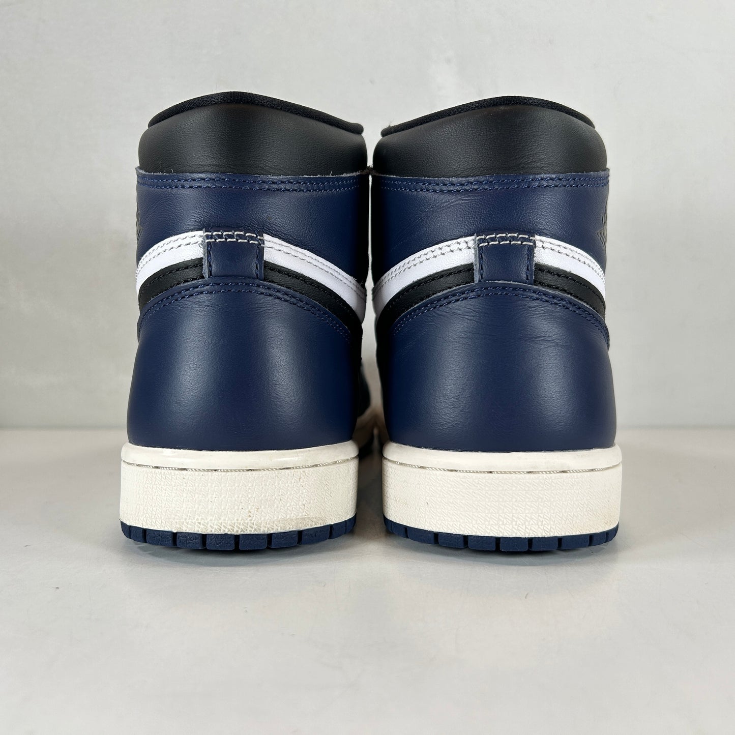 DZ5485 401 Jordan 1 Retro High OG Midnight Navy [USED] - 8.5 M (Used)