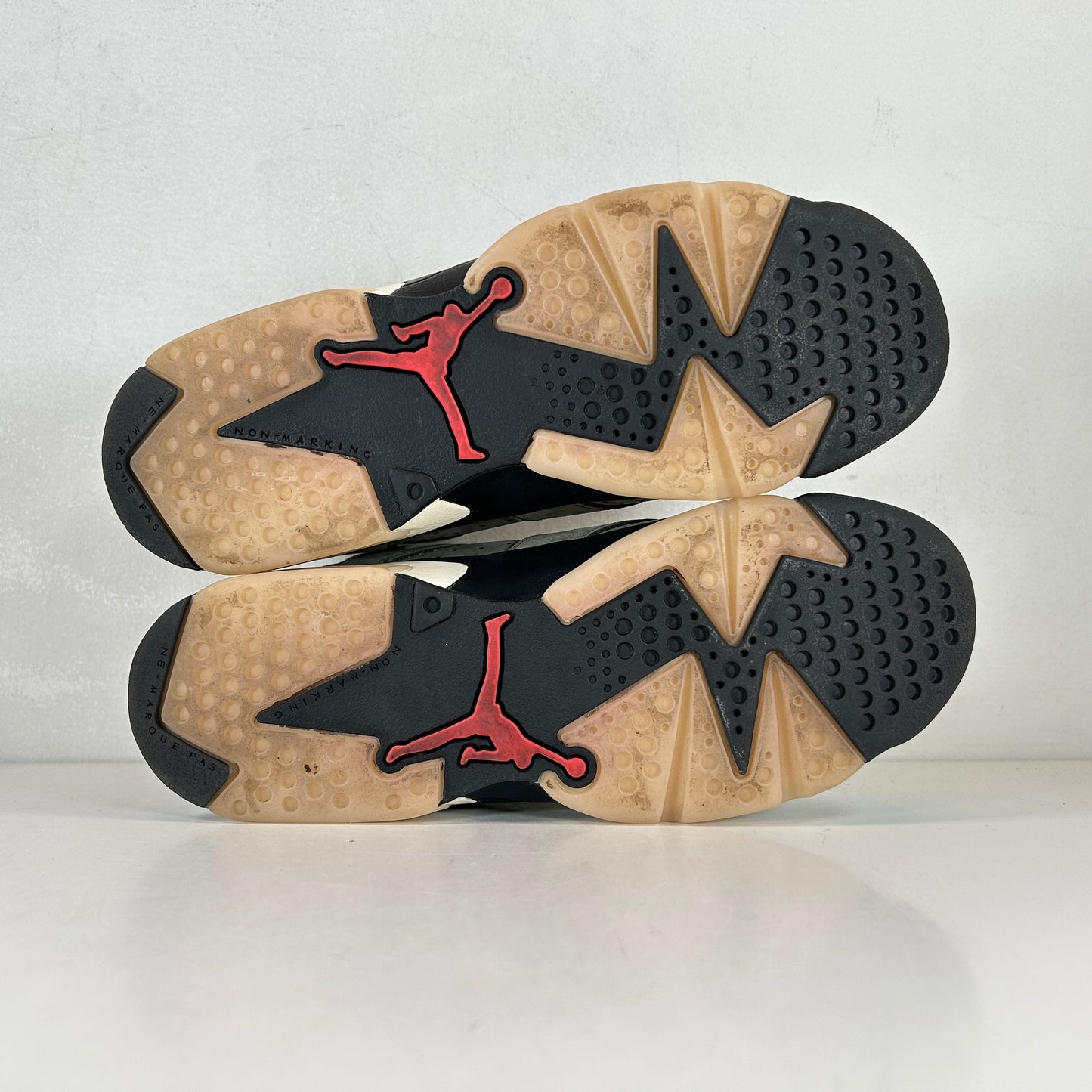 CN1085 200 Jordan 6 Retro Travis Scott (GS) [USED] - 7 Y (Used)