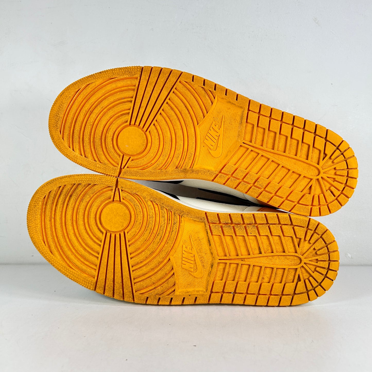 555088 711 Jordan 1 Retro High OG Yellow Toe [USED] - 11.5 M (Used2)