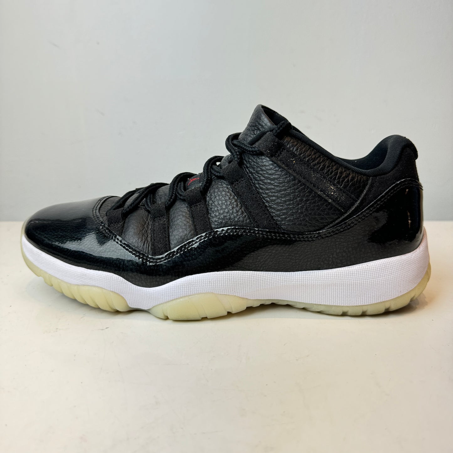 AV2187 001 Jordan 11 Retro Bajo 72-10