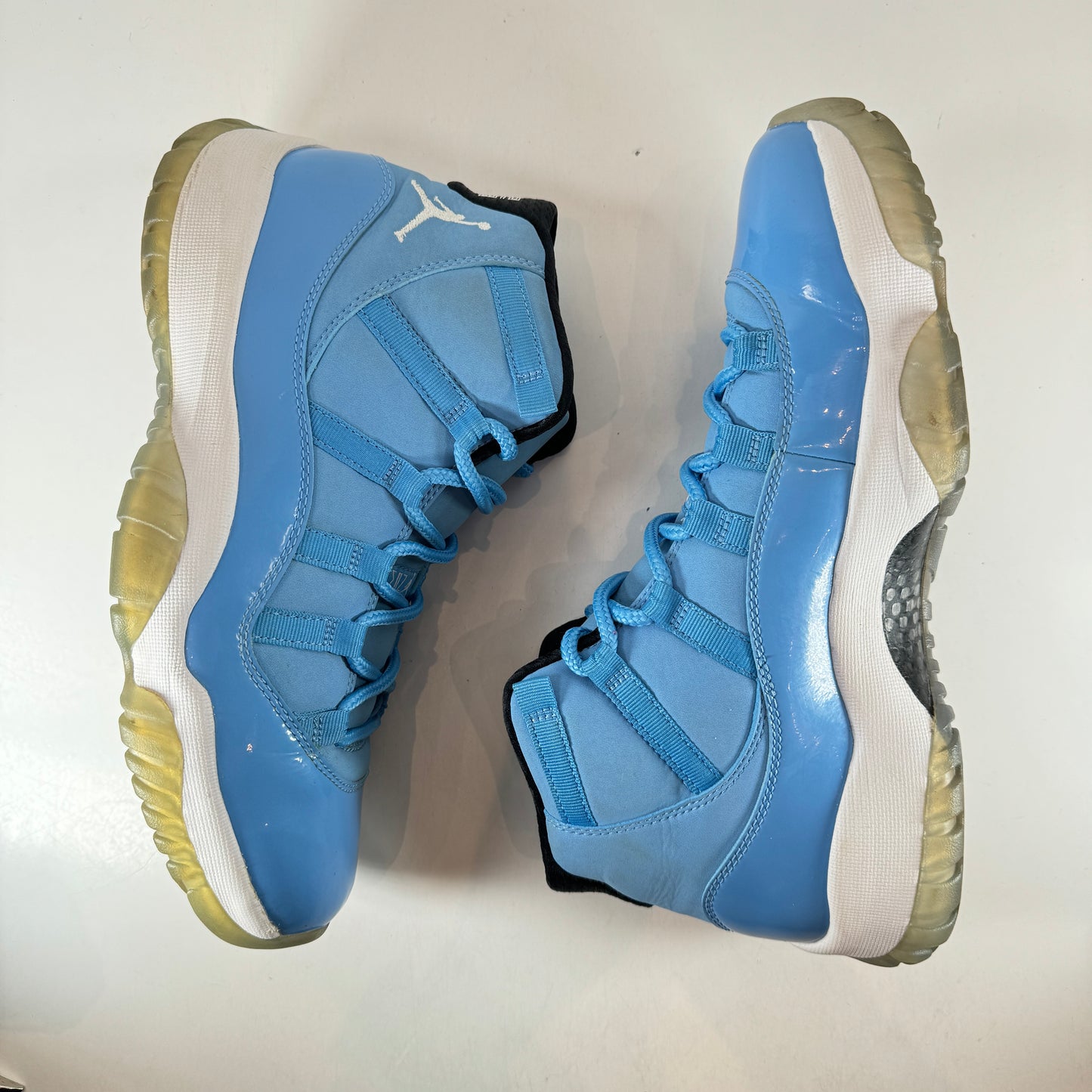 689479 405 Jordan 11 Retro Pantone [USED] - 8.5 M (Used) (Replace Box)