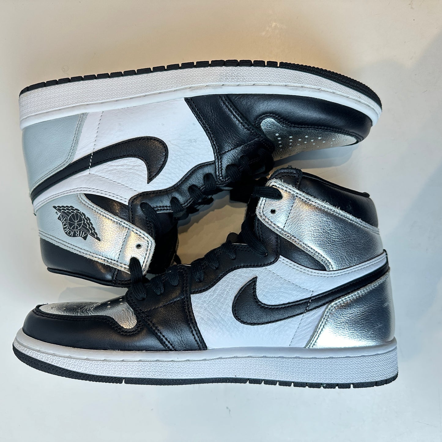 CD0461 001 Jordan 1 Retro High Silver Toe (Women's) [USED] - 10.5 W (Used)