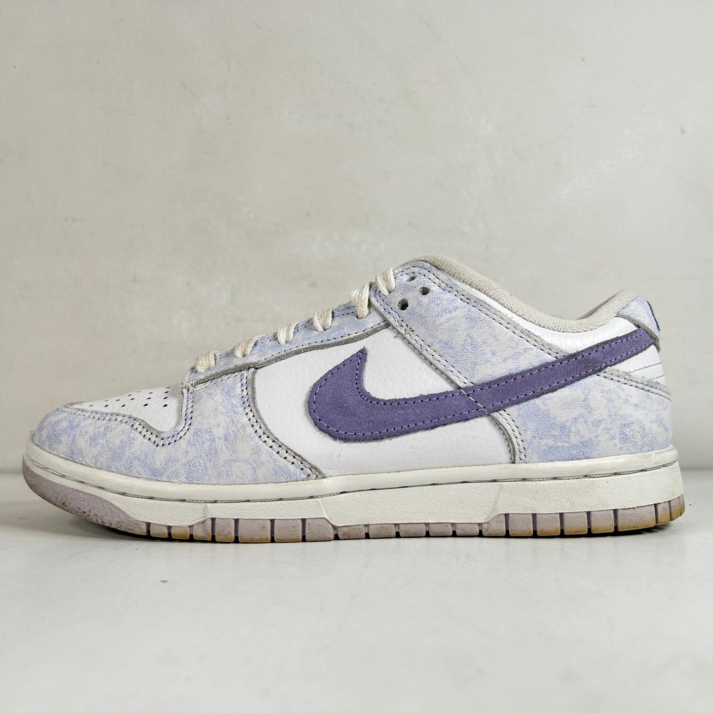 DM9467 500 Nike Dunk Low Purple Pulse (Women's) [USED] - 6 W (Used)