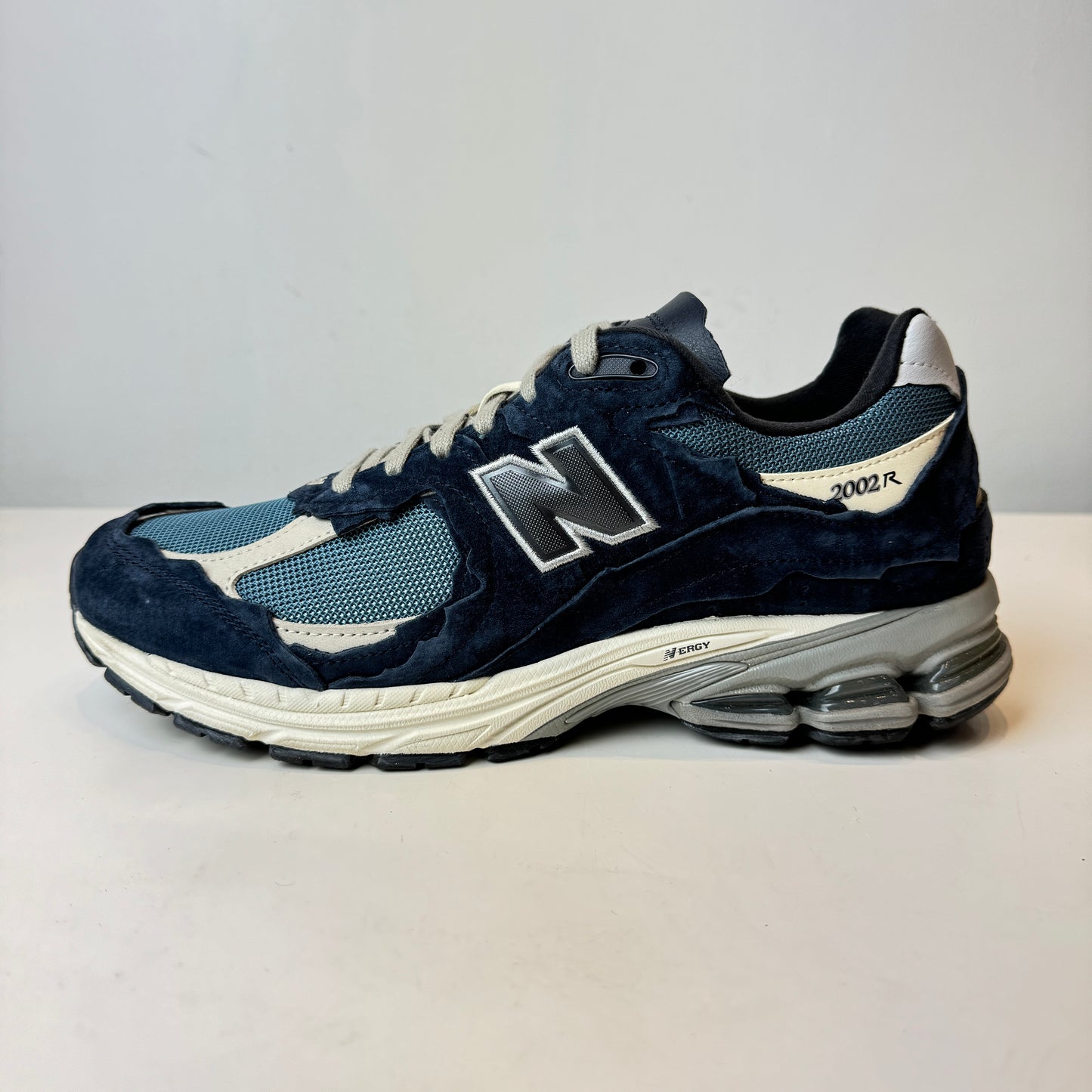 M2002RDF New Balance 2002R Protection Pack Dark Navy [USED] - 10.5 M (Used)