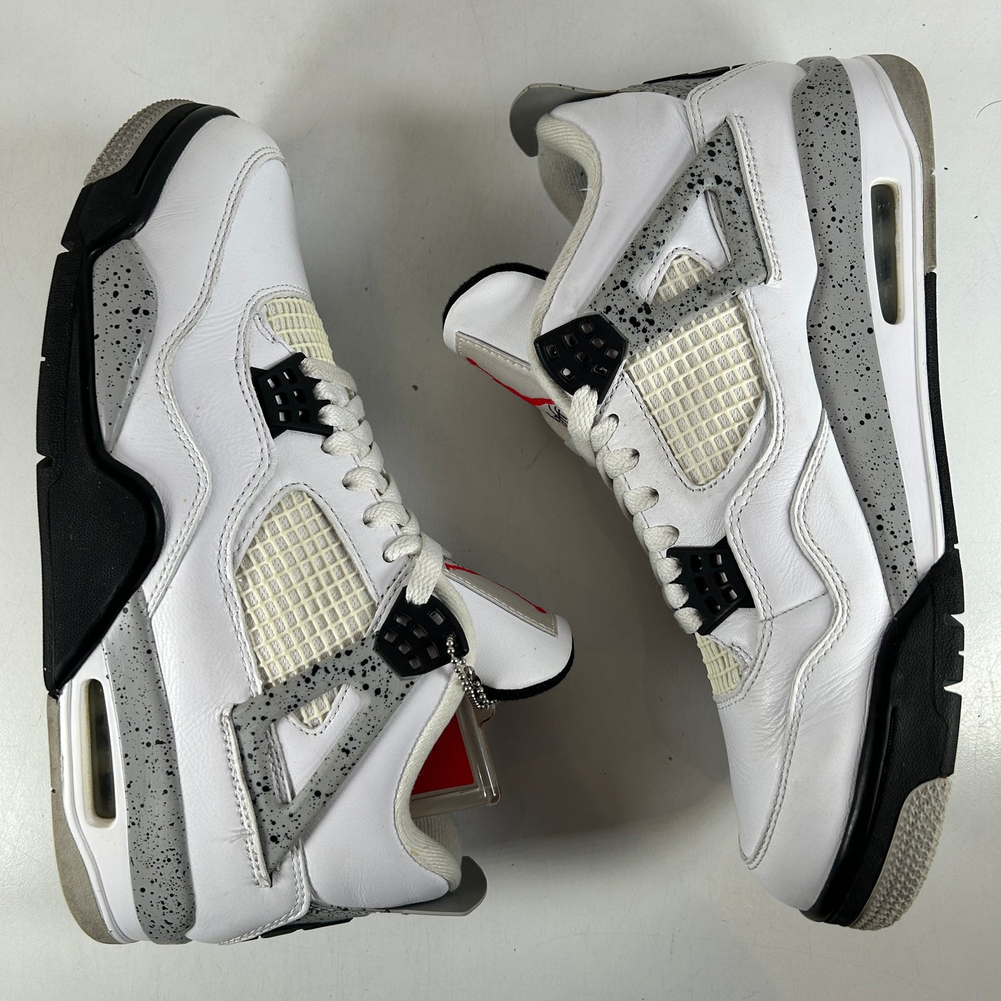 840606 192 Jordan 4 White Cement [USED] - 9 M (Used)