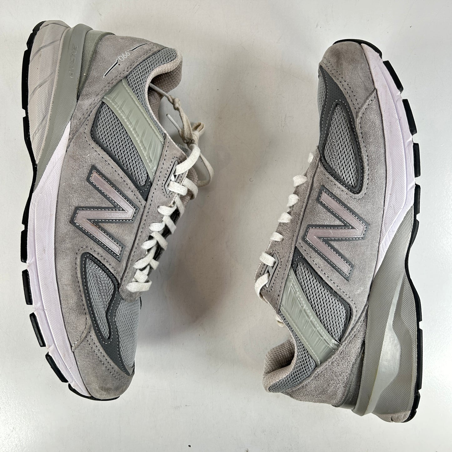 M990GL5 New Balance 990v5 Gris