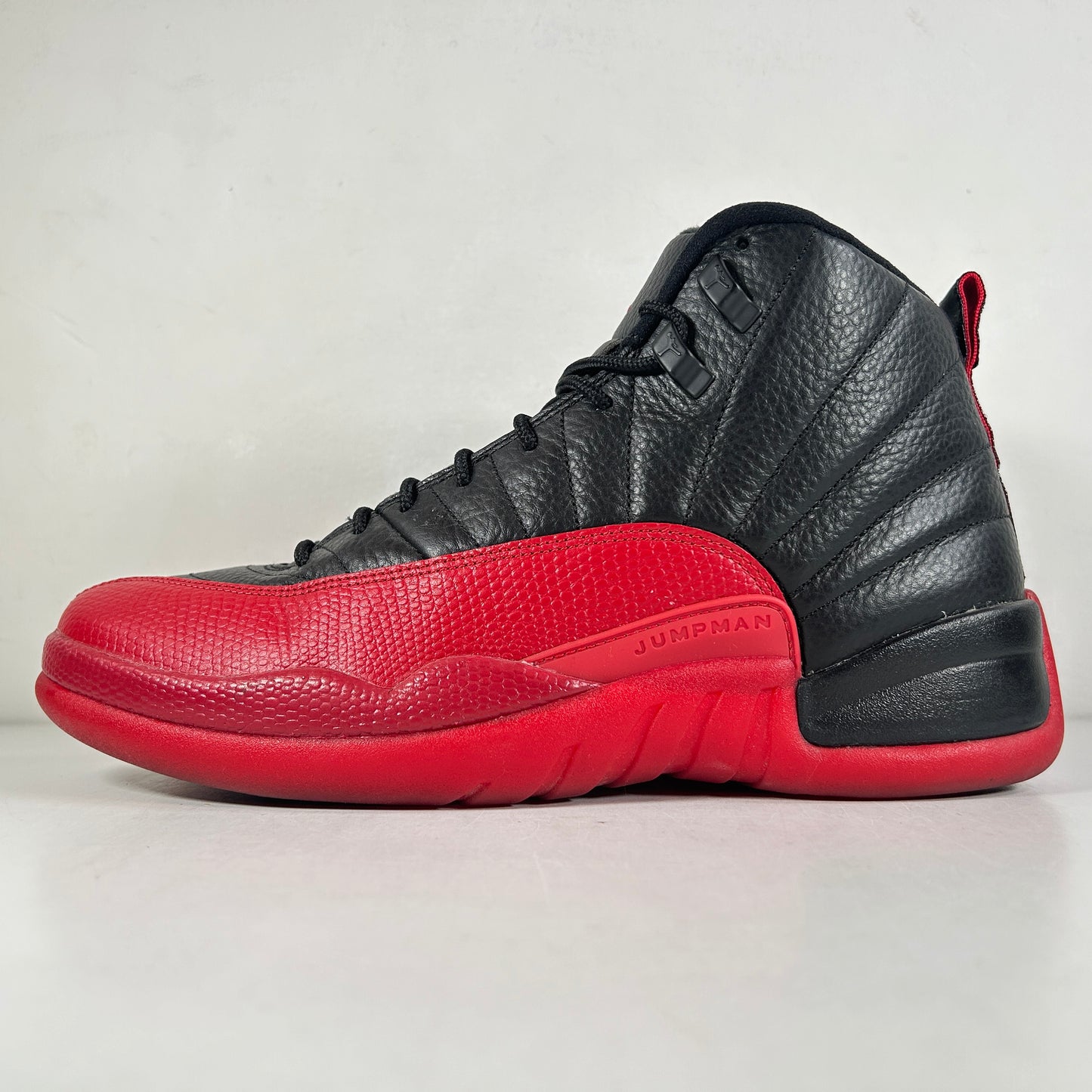 130690 002 Jordan 12 Retro Flu Game (2016) [USED] - 10 M (VNDS) (No Box)
