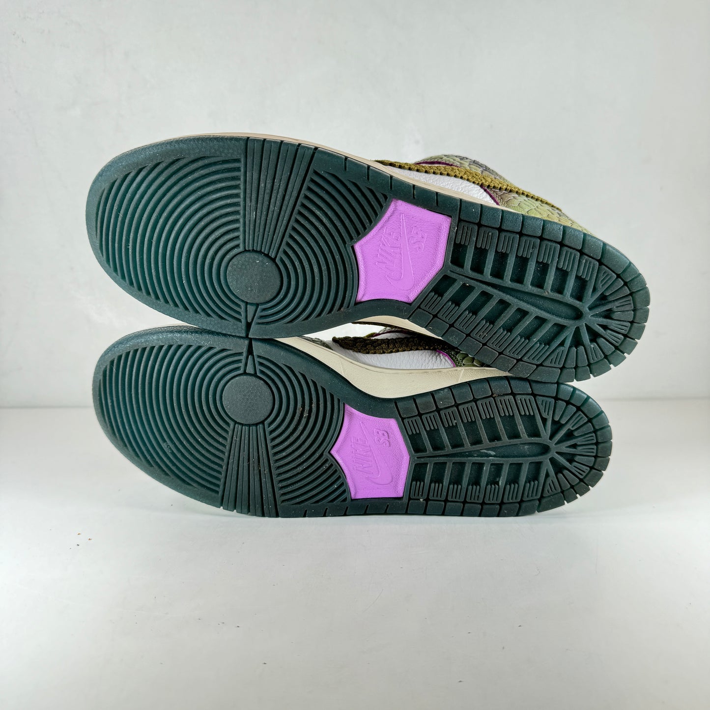 HJ3386 300 Nike SB Dunk Low Alexis Sablone Chameleon [USED] - 9.5 M (Used)