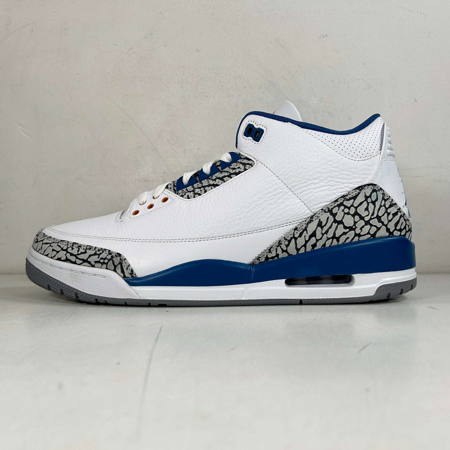 CT8532 148 Jordan 3 Retro Magos