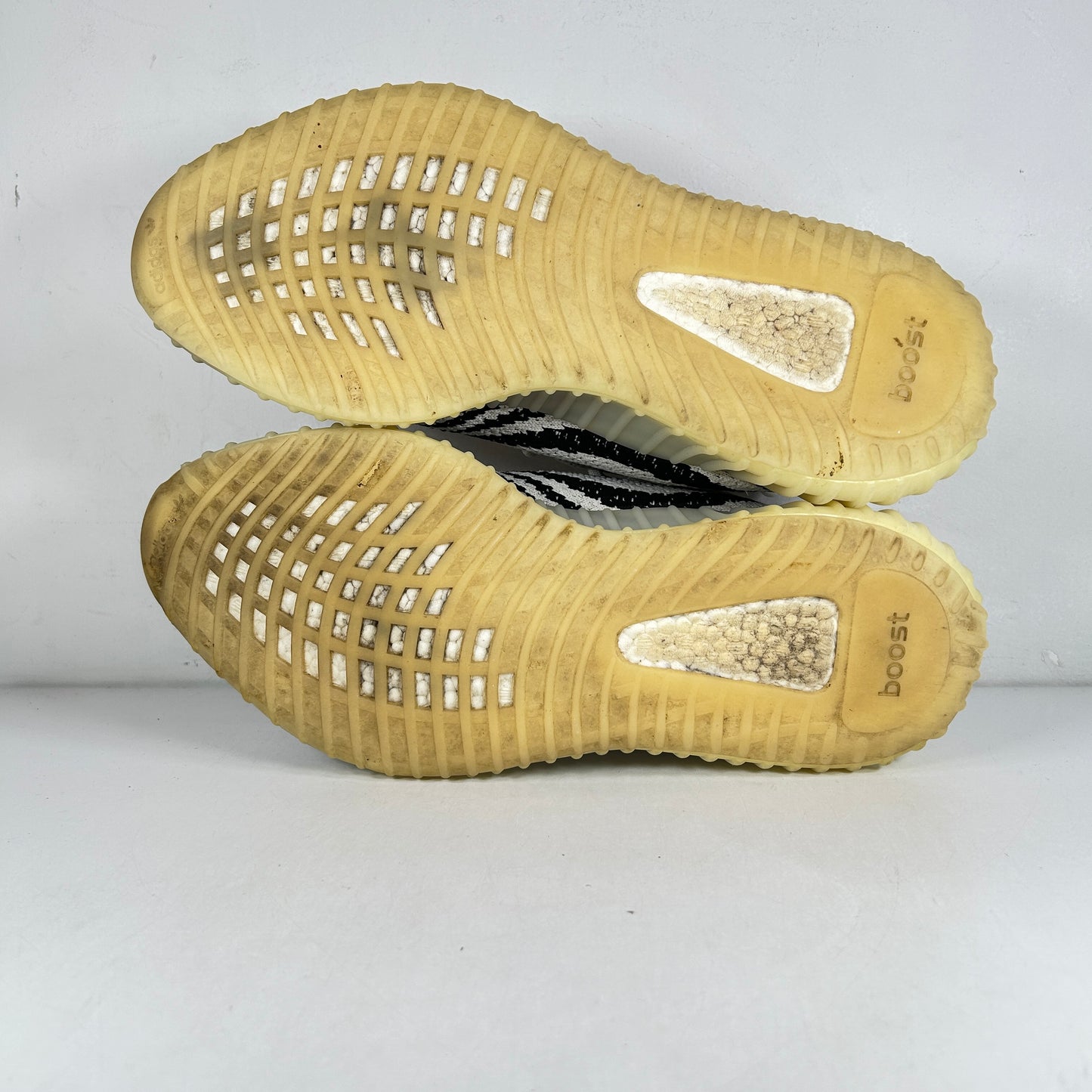 CP9654 Yeezy 350 V2 Cebra