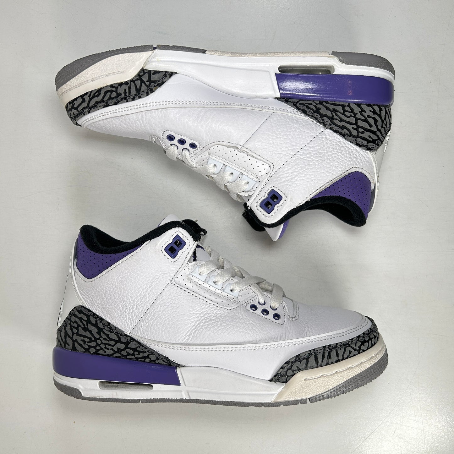 DM0967 105 Jordan 3 Retro Dark Iris (GS) [USED] - 5.5 Y (Used2)