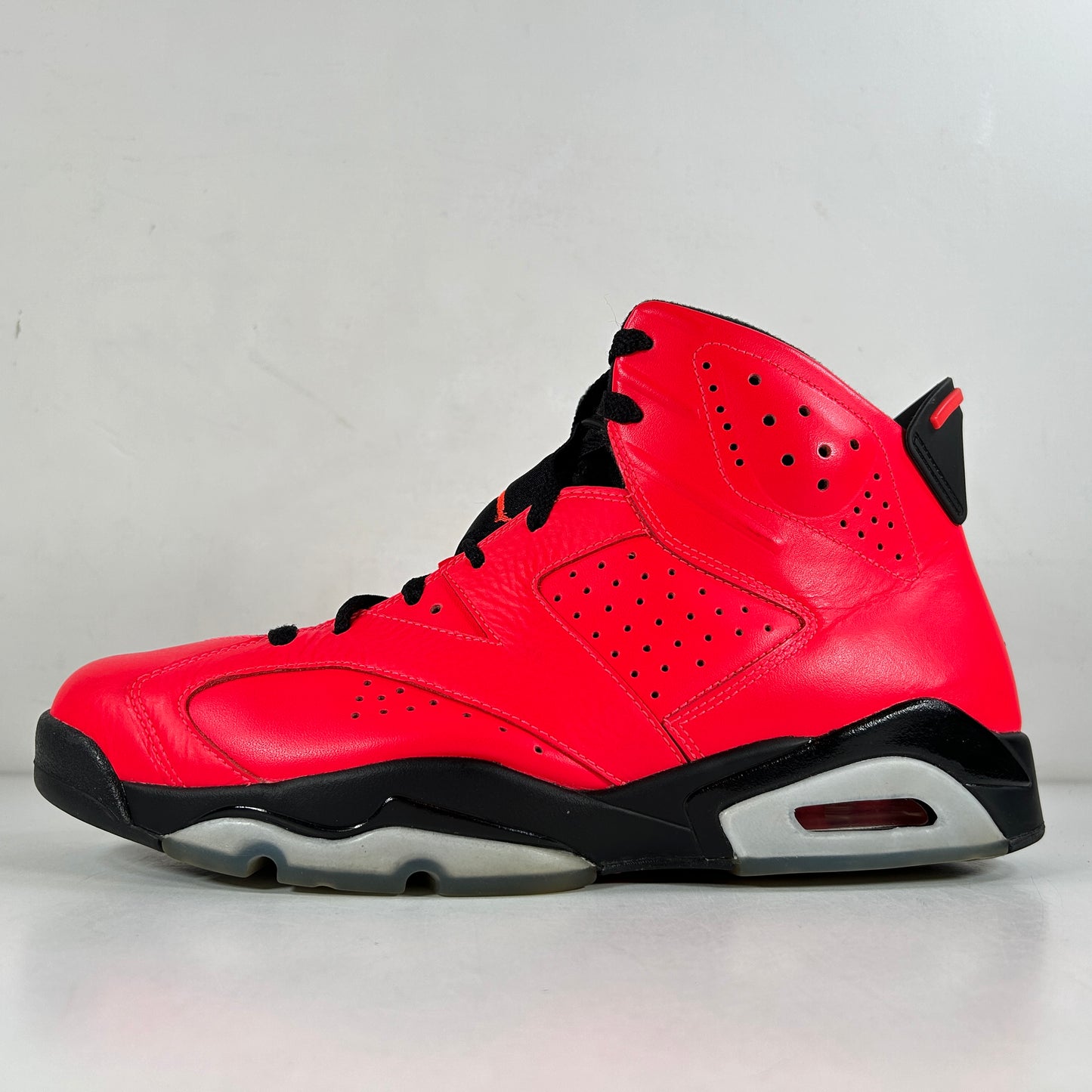 384664 623 Jordan 6 Retro Infrared 23 (Toro) [USED] - 11.5 M (Used)