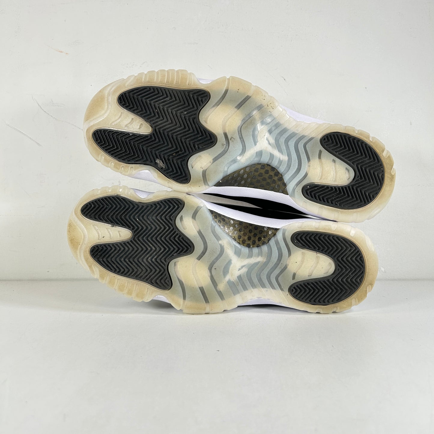 CT8012 170 Jordan 11 Retro DMP Defining Moments (2023) [USED] - 10.5 M (Used2)
