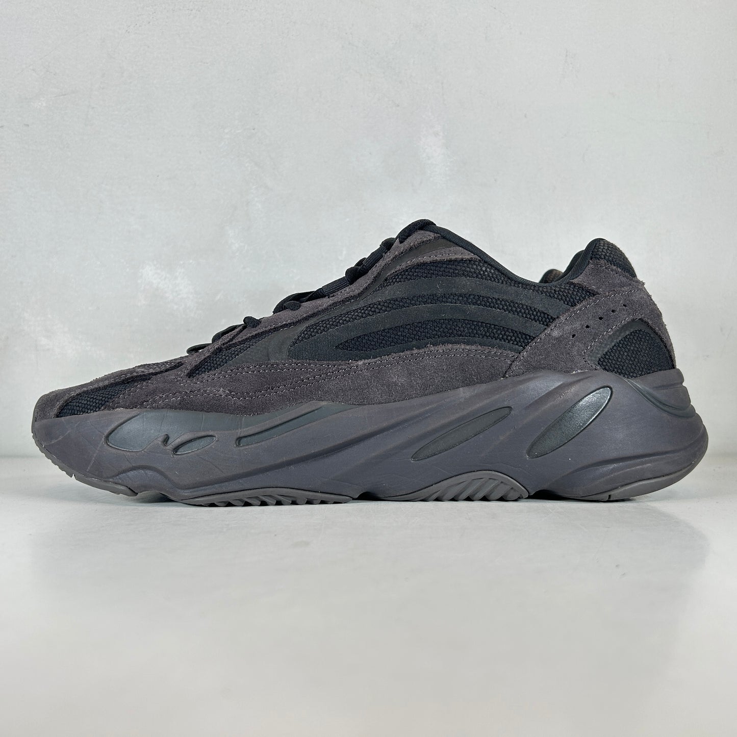 FU6684 Adidas Yeezy Boost 700 V2 Vanta [USED] - 13 M (Used)