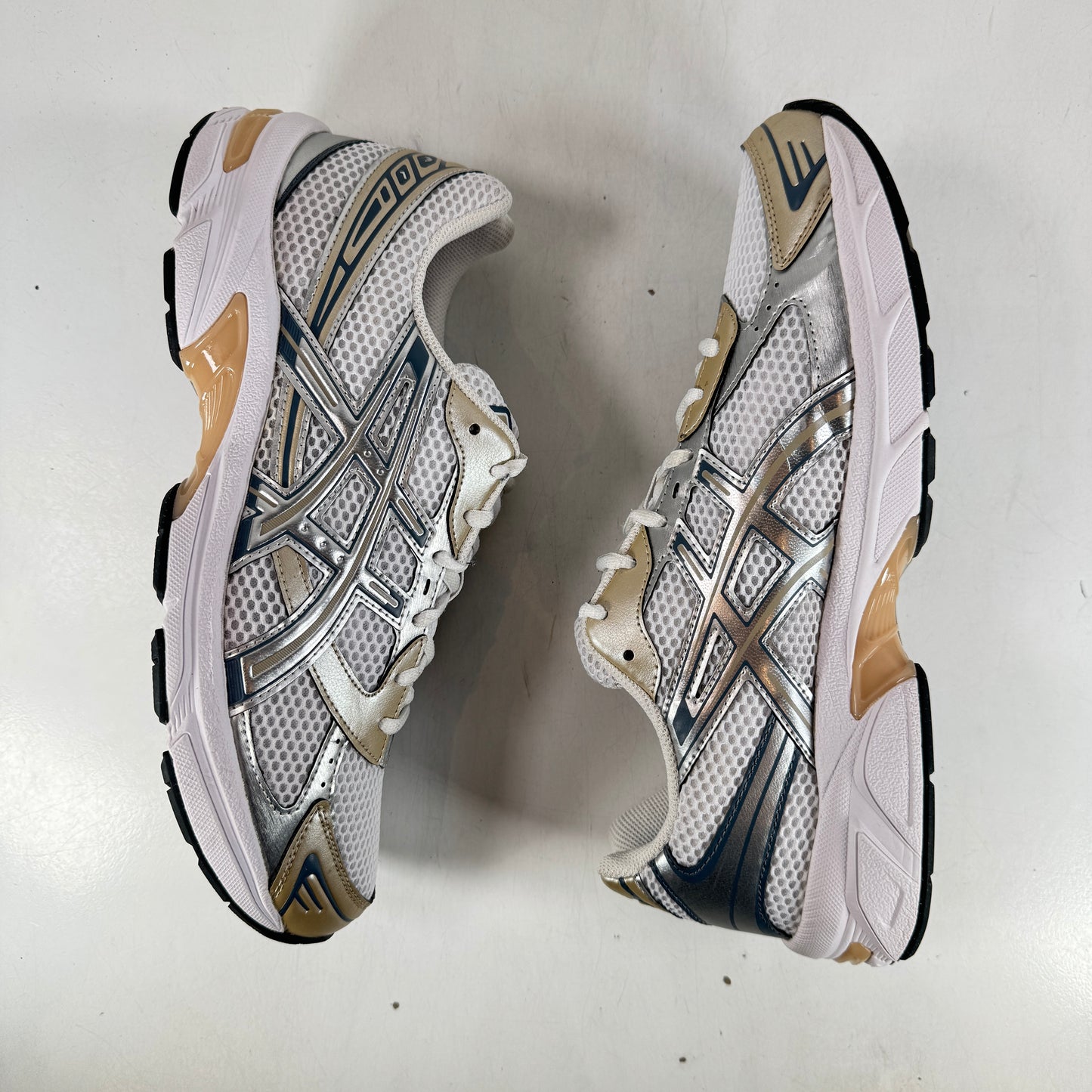 1201A256 117 ASICS Gel-1130 White Wood Crepe [USED] - 10.5 M (Used)