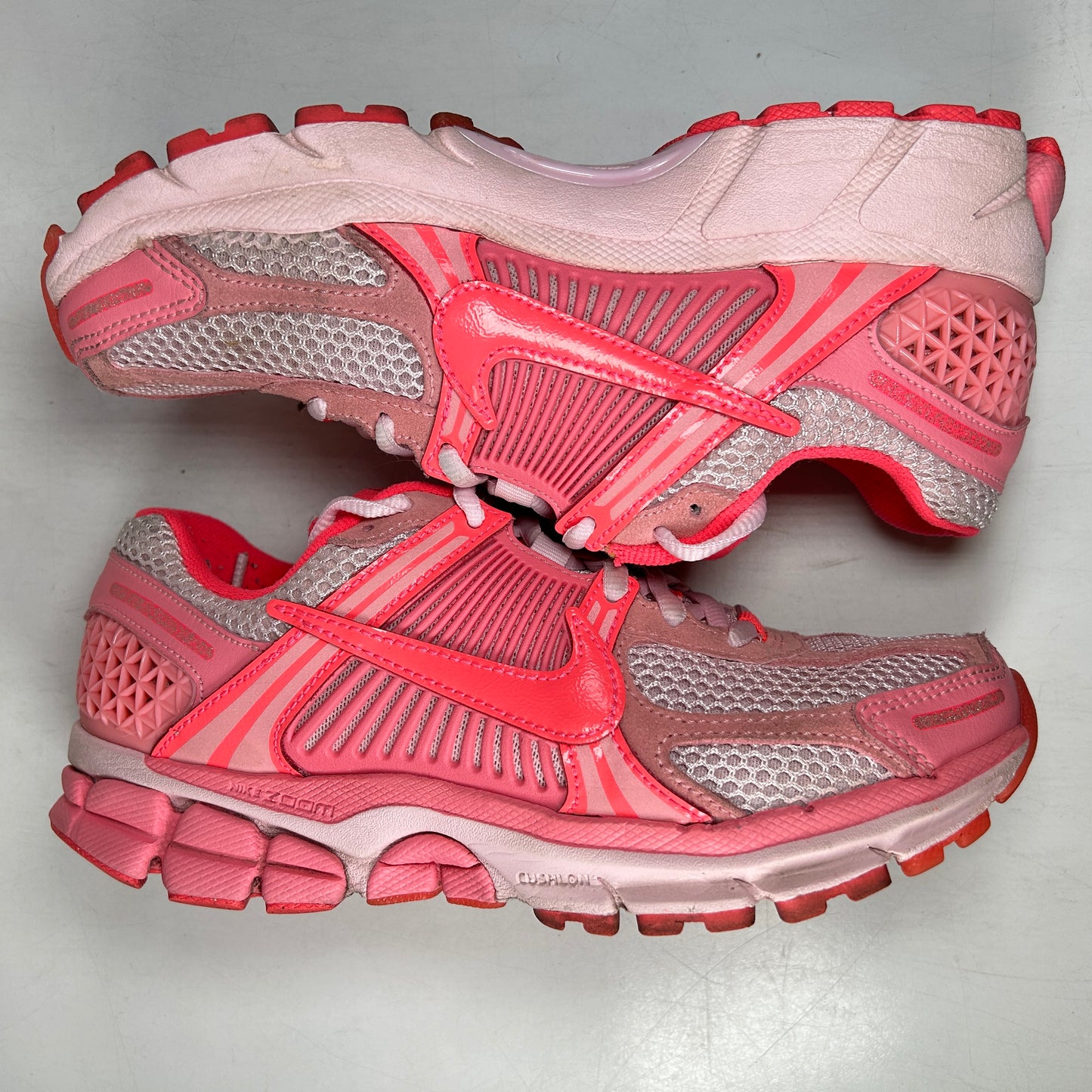 FQ0257 666 Nike Zoom Vomero 5 Coral Chalk Hot Punch (Women's) 6.5 W (Used)