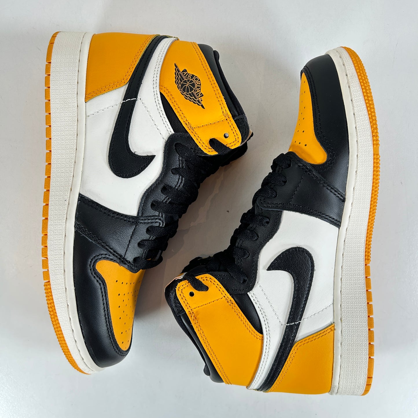 575441 711 Jordan 1 Retro High OG Taxi (GS) [USED] - 6.5 Y (Used)