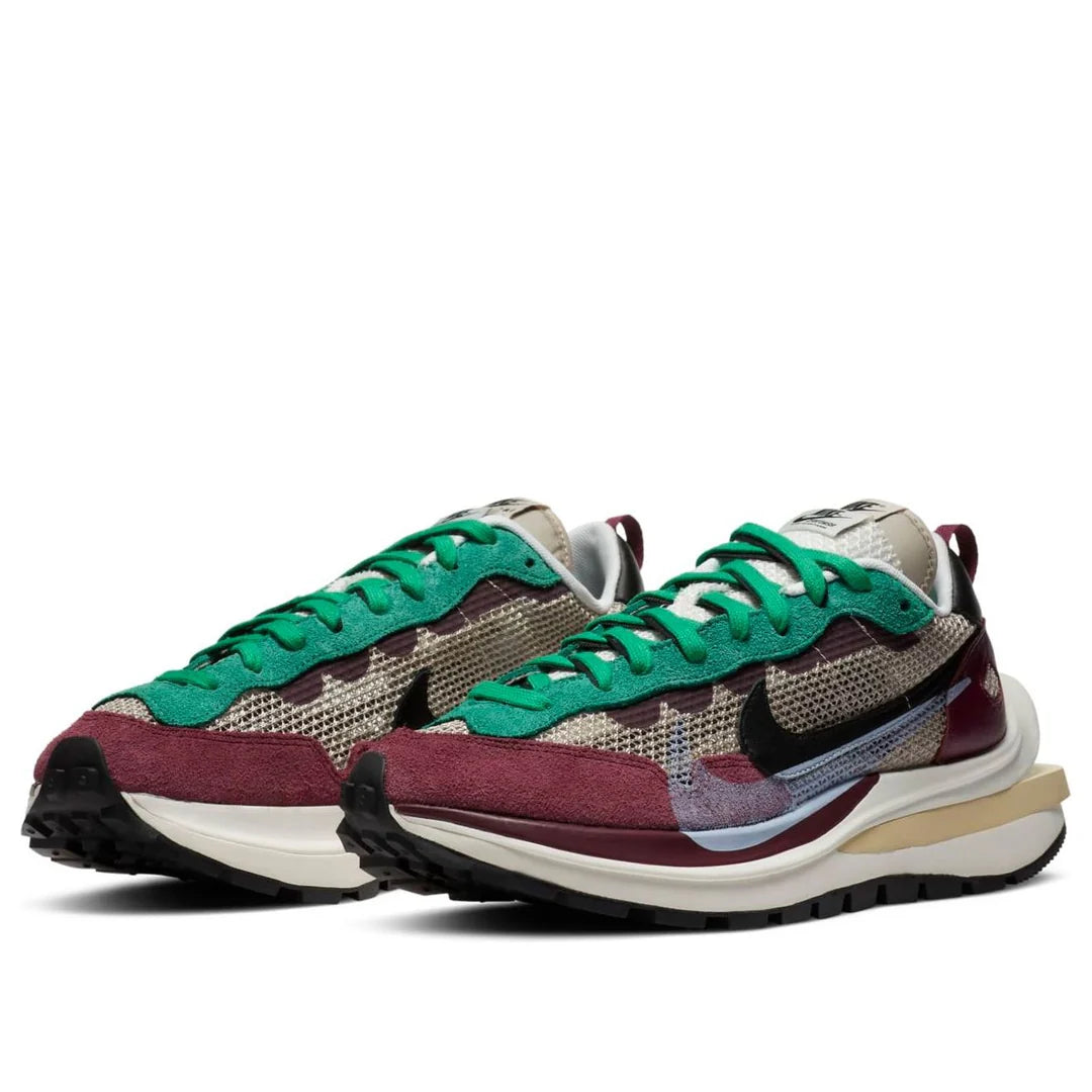DD3035 200 Nike Vaporwaffle sacai Villain Red Neptune Green