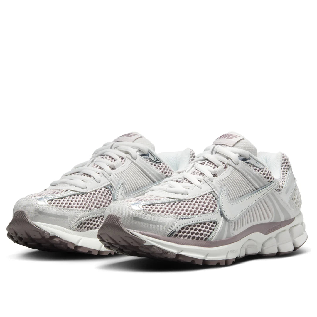 HV6417 001 Nike Zoom Vomero 5 Metallic Silver Platinum Violet (W)