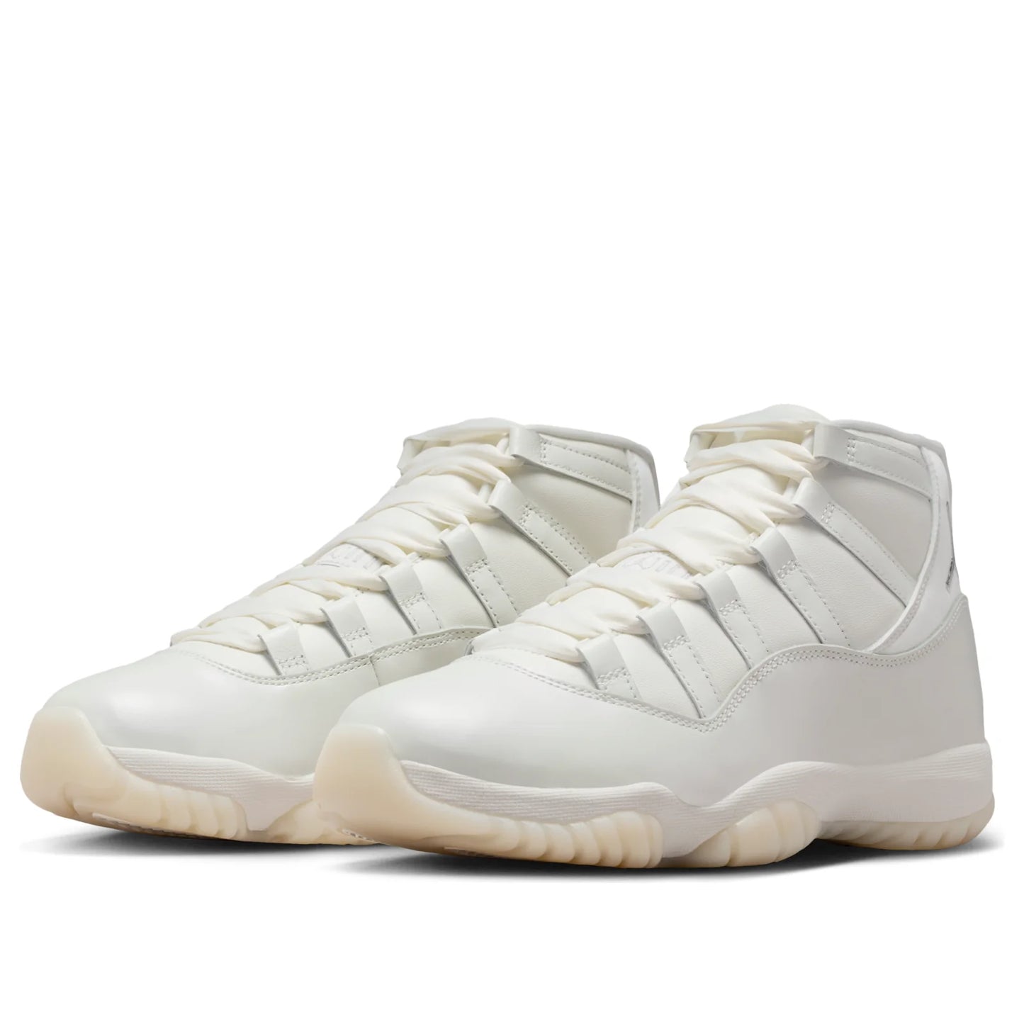 AR0715 110 Air Jordan 11 Retro Pearl (Women's)