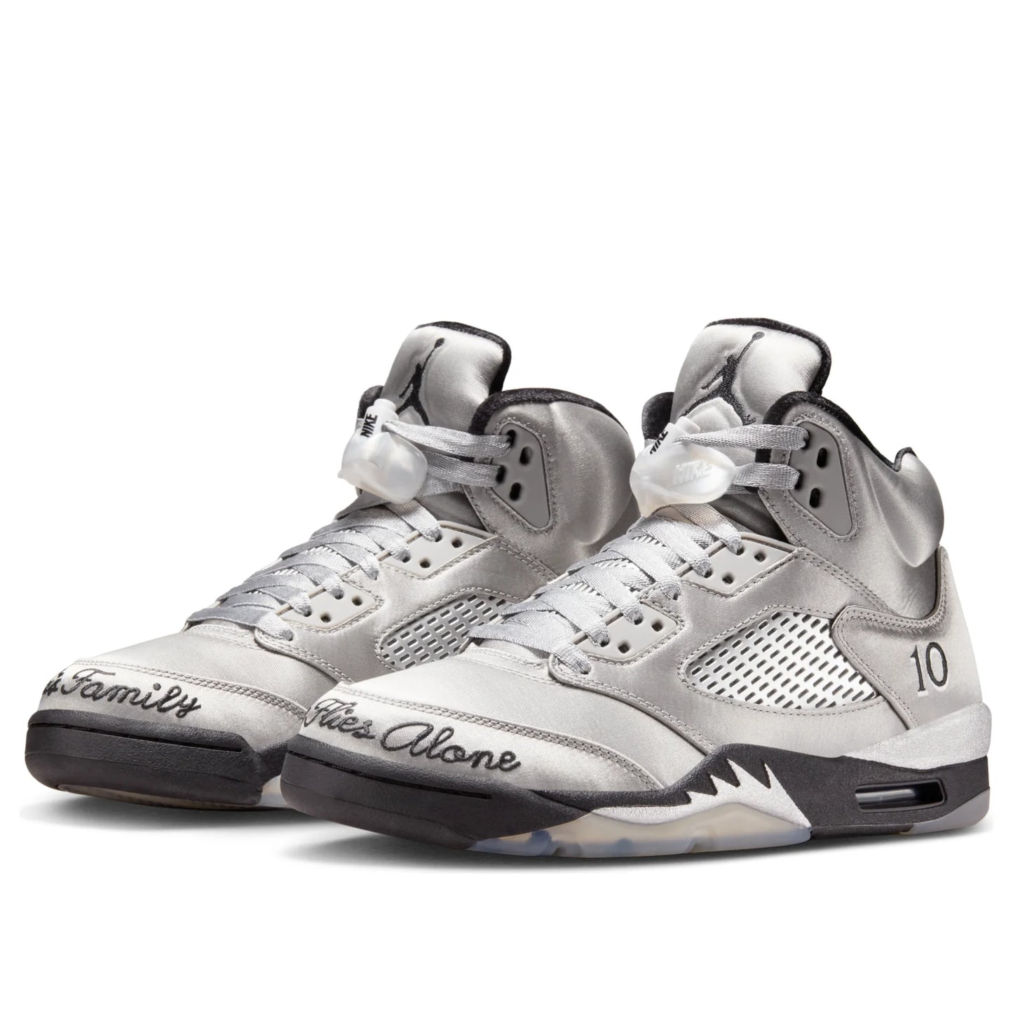 IO2038 001 Air Jordan 5 Retro Wings (2025) (Women's)