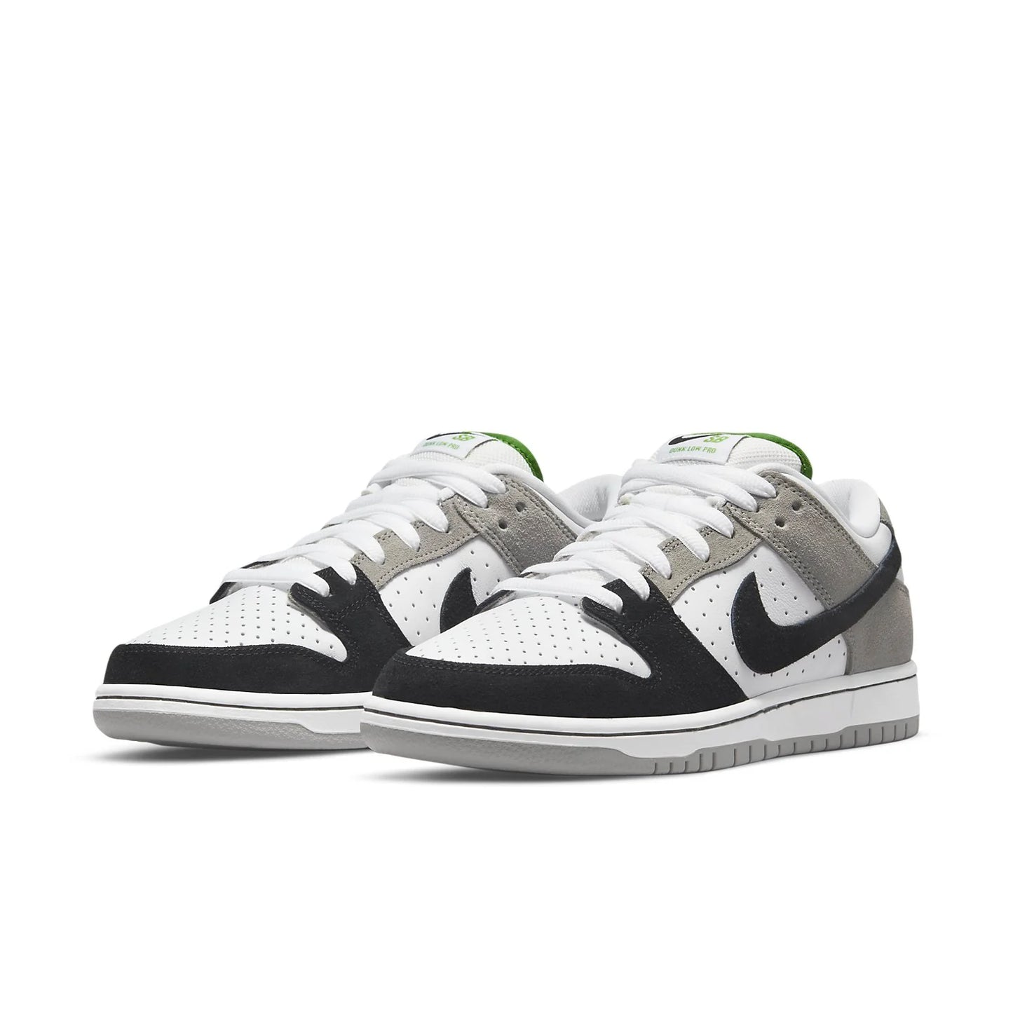 BQ6817 011 Nike SB Dunk Low Chlorophyll