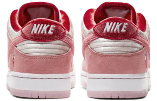 CT2552 800 Nike SB Dunk Low StrangeLove