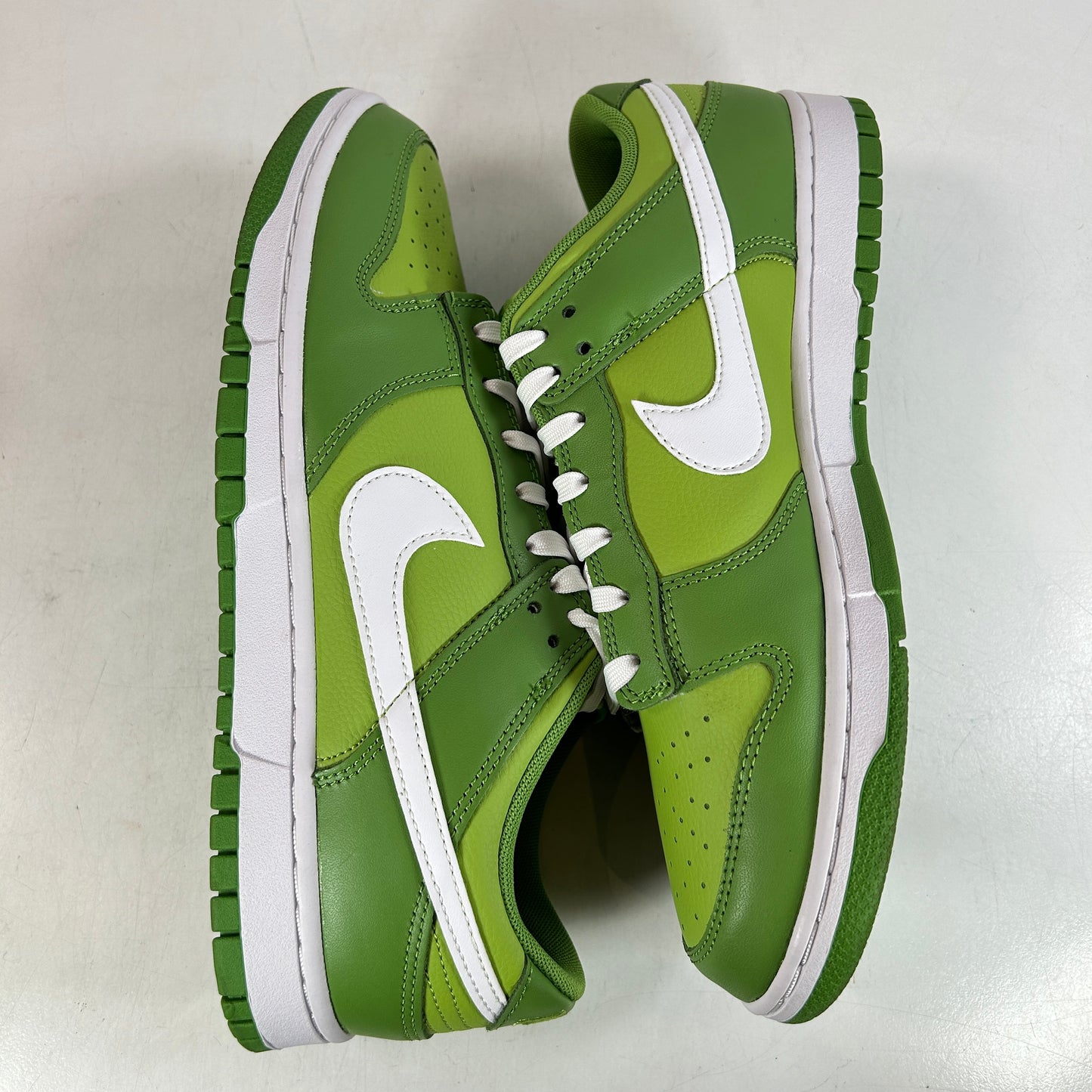 DJ6188 300 Nike Dunk Low Chlorophyll [USED] - 10.5 M (Used)