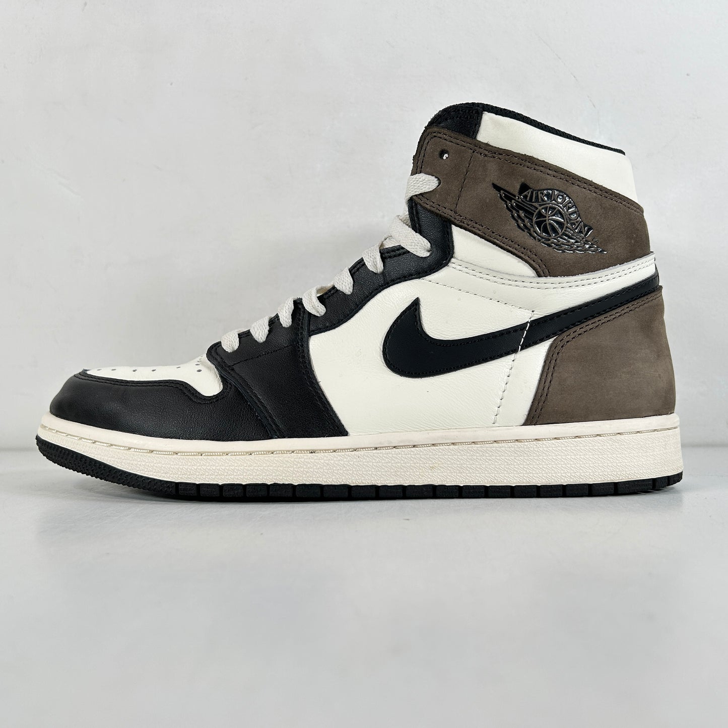 555088 105 Jordan 1 Mocha [USED] - 9.5 M (Used3)