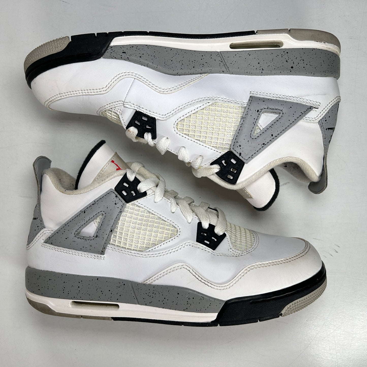 836016 192 Jordan 4 White Cement GS [USED] - 6 Y (Used)