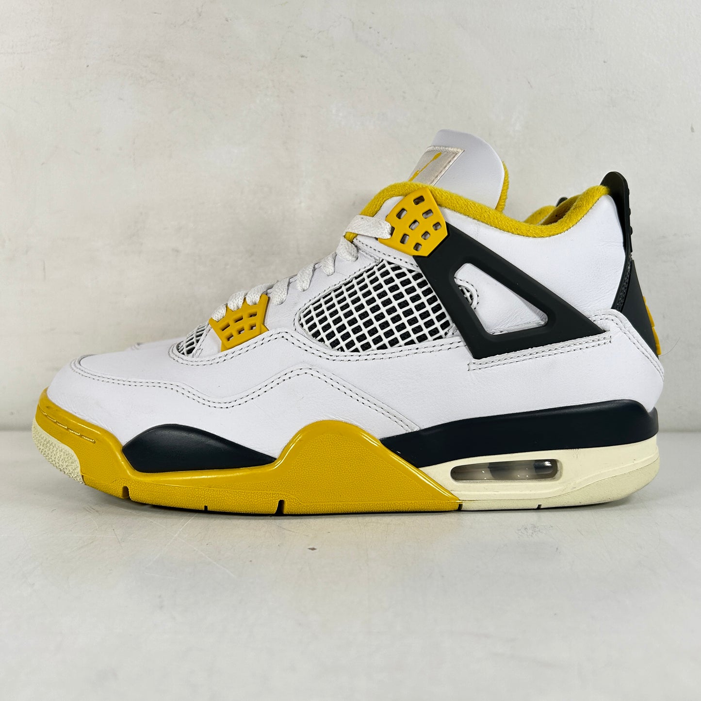 AQ9129 101 Jordan 4 Retro Vivid Sulfur (Women's) [USED] - 11 W (Used)