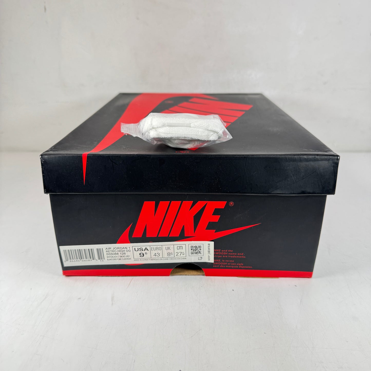 555088 126 Jordan 1 Retro High Smoke Grey [USED] - 9.5 M (Used)