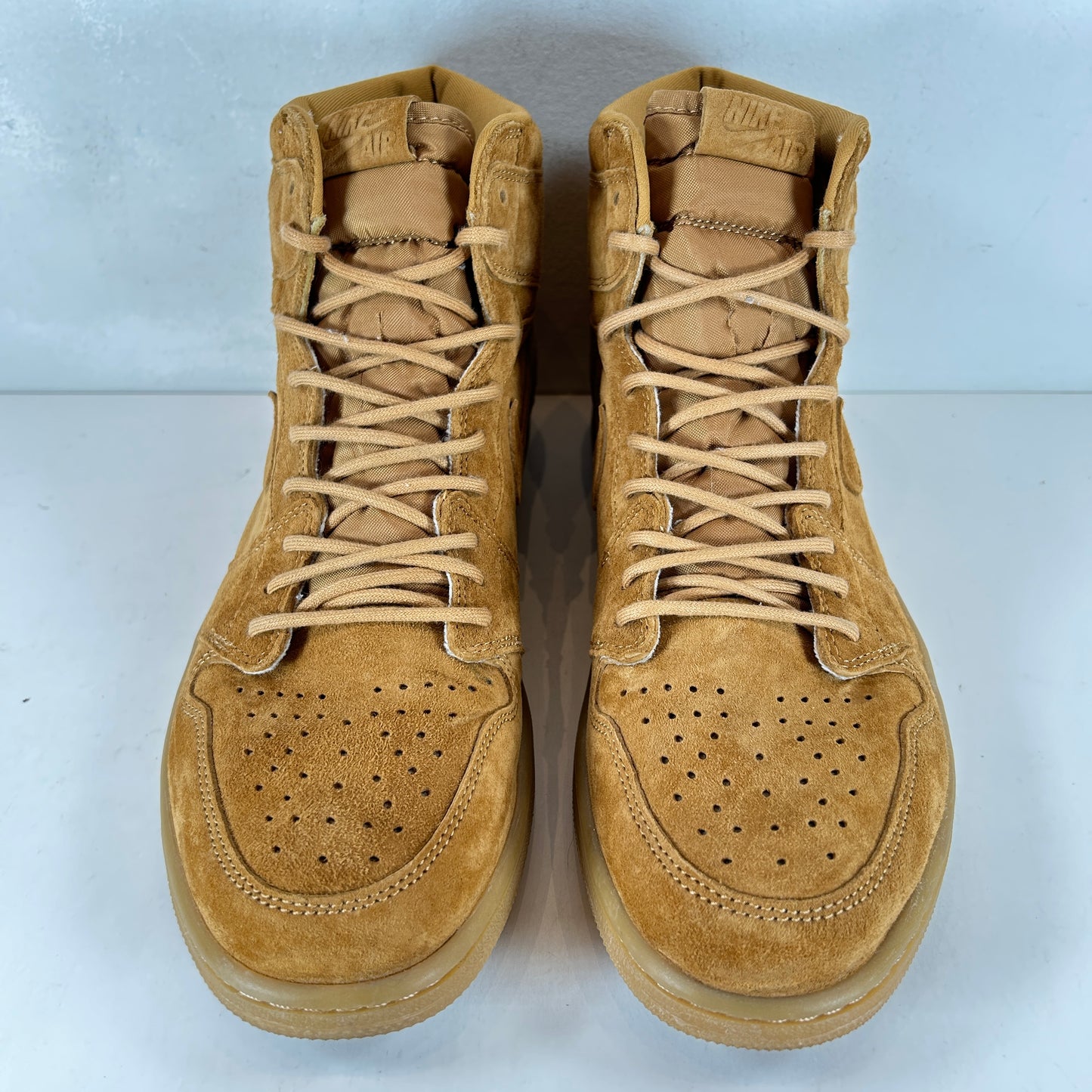 555088 710 Jordan 1 Retro High Wheat [USED] - 12 M (Used)