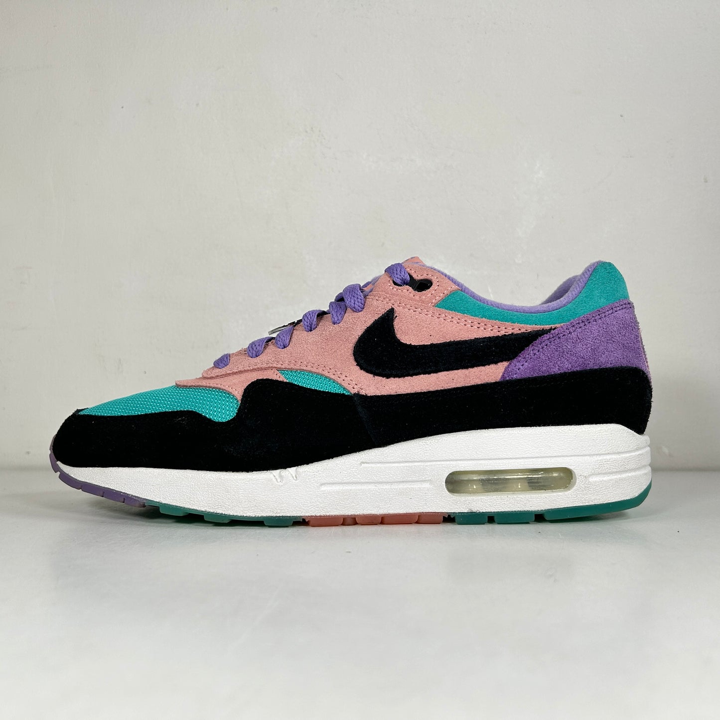 BQ8929 500 Nike Air Max 1 Have a Nike Day [USED] - 8.5 M (Used)