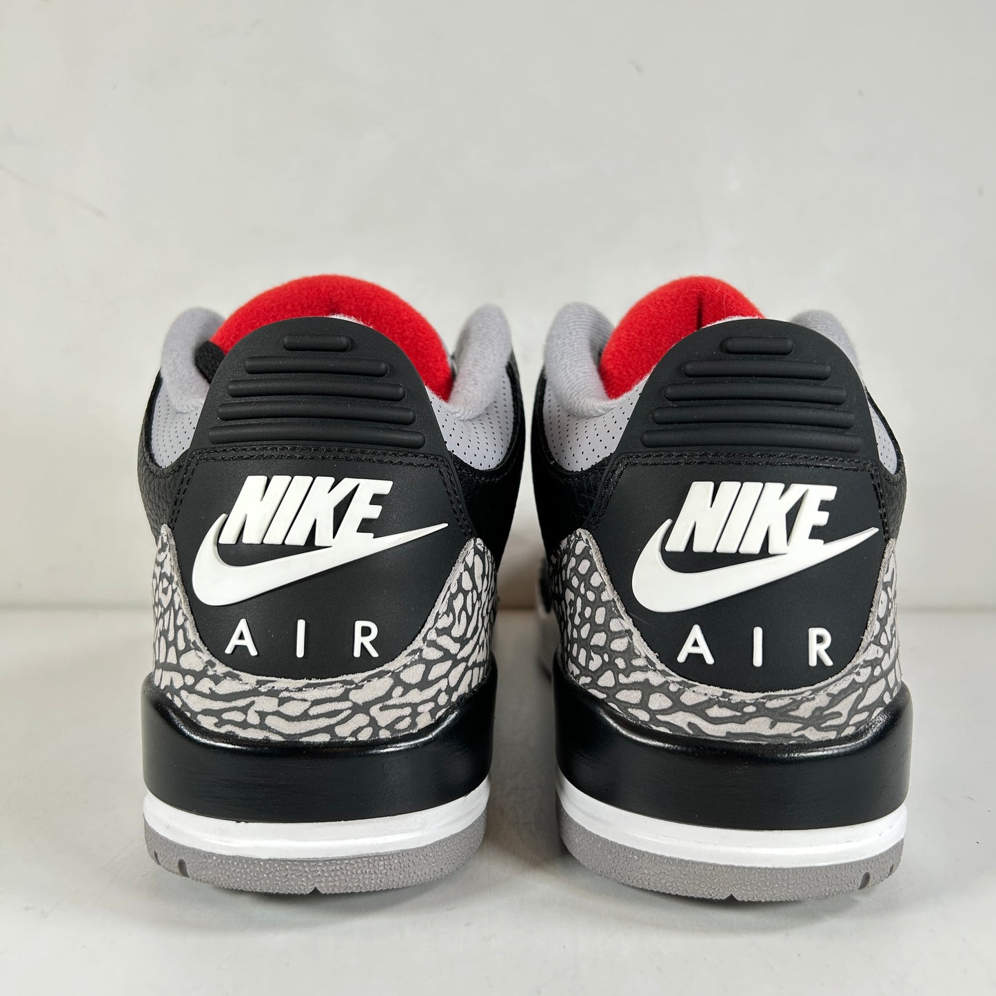 854262 001 Jordan 3 Black Cement 2018 [USED] - 9.5 M (VNDS)
