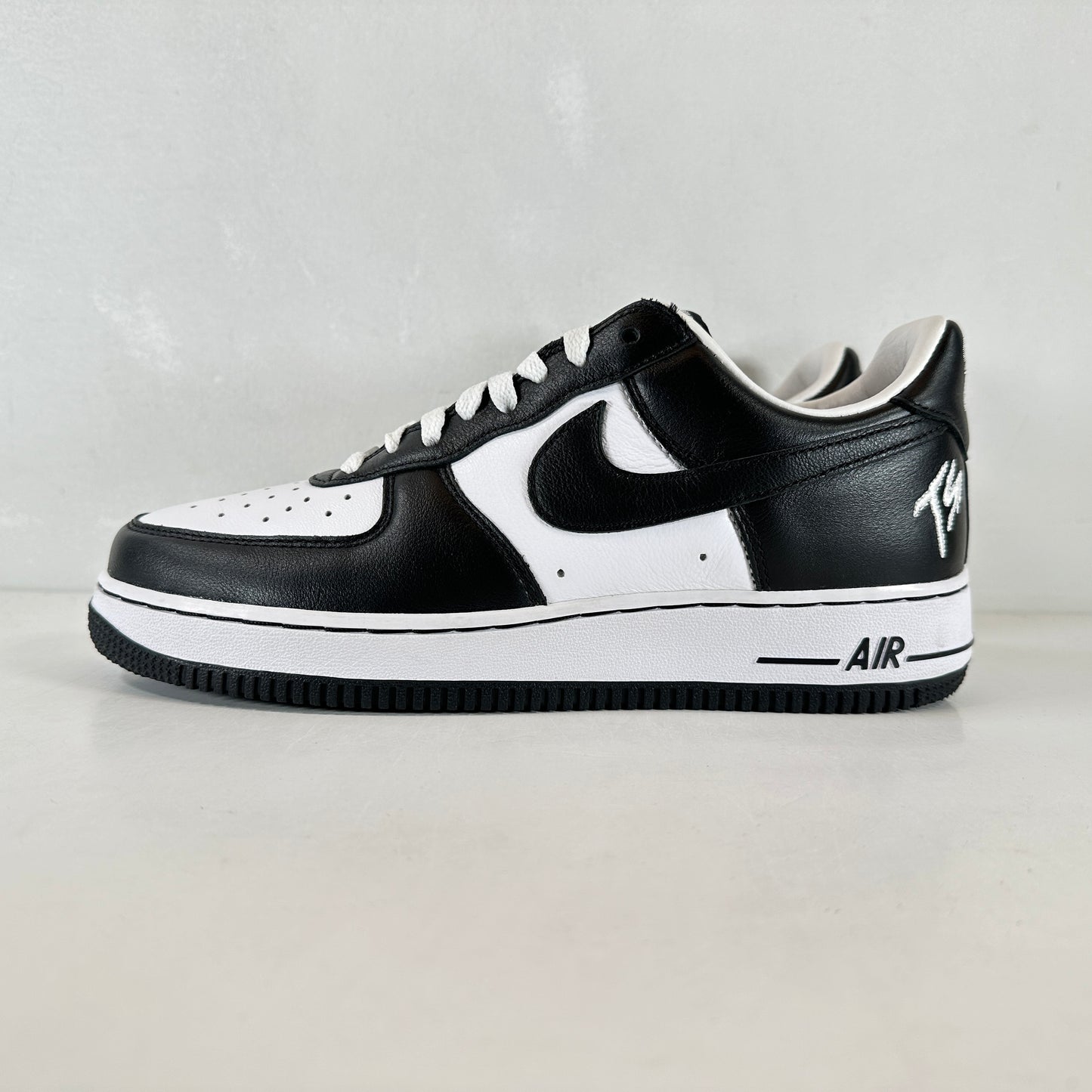 FJ5756 100 Nike Air Force 1 Low QS Terror Squad Blackout [USED] - 8 M (Used2)