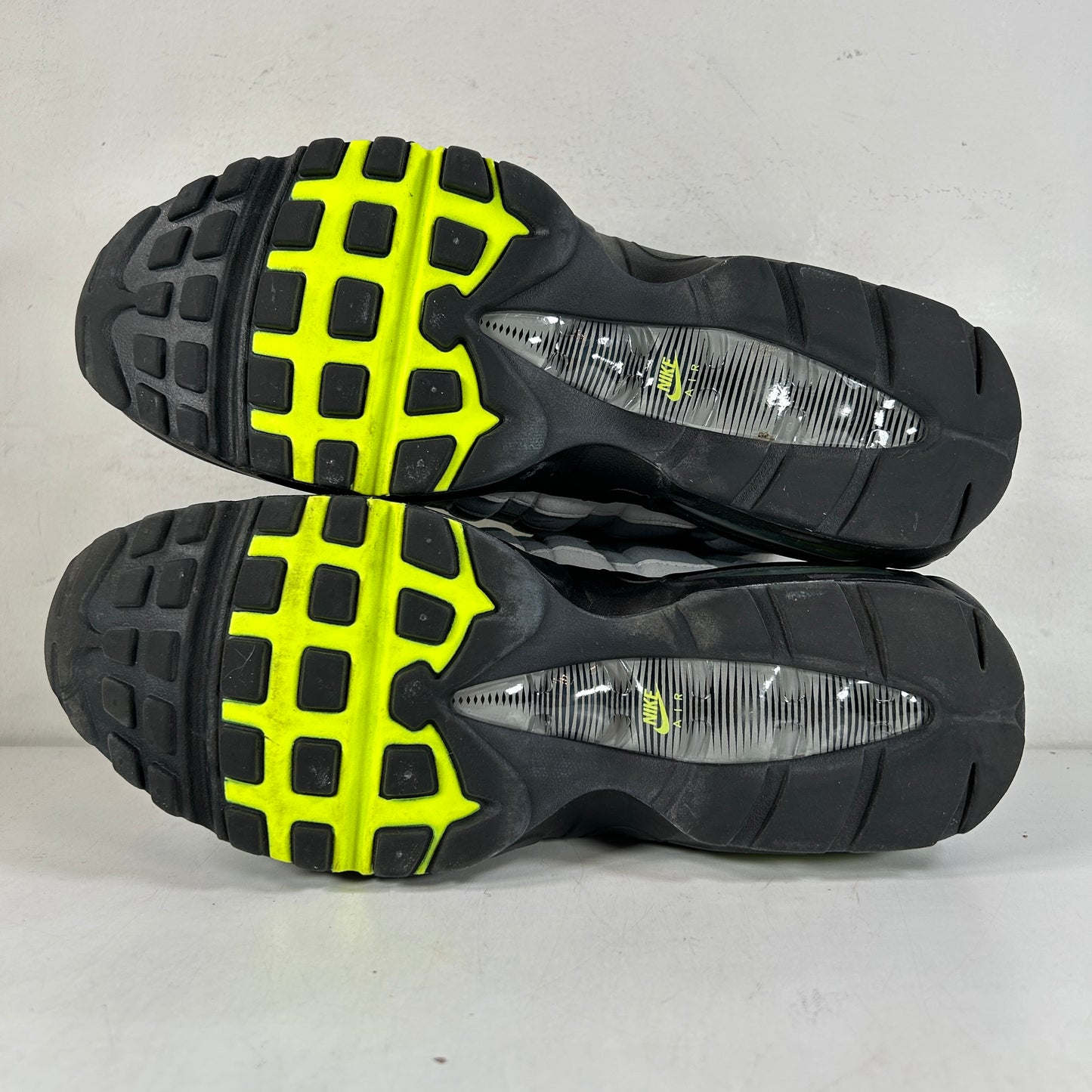 FV4710 001 Nike Air Max 95 Black Neon [USED] - 9.5 M (Used)