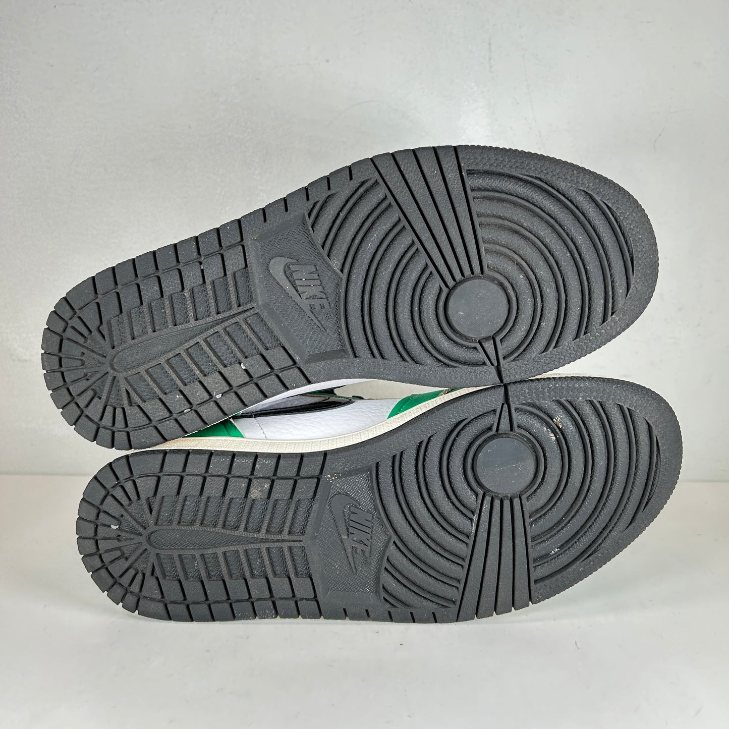 DB4612 300 Jordan 1 Lucky Green [USED] - 8.5 W (Used)
