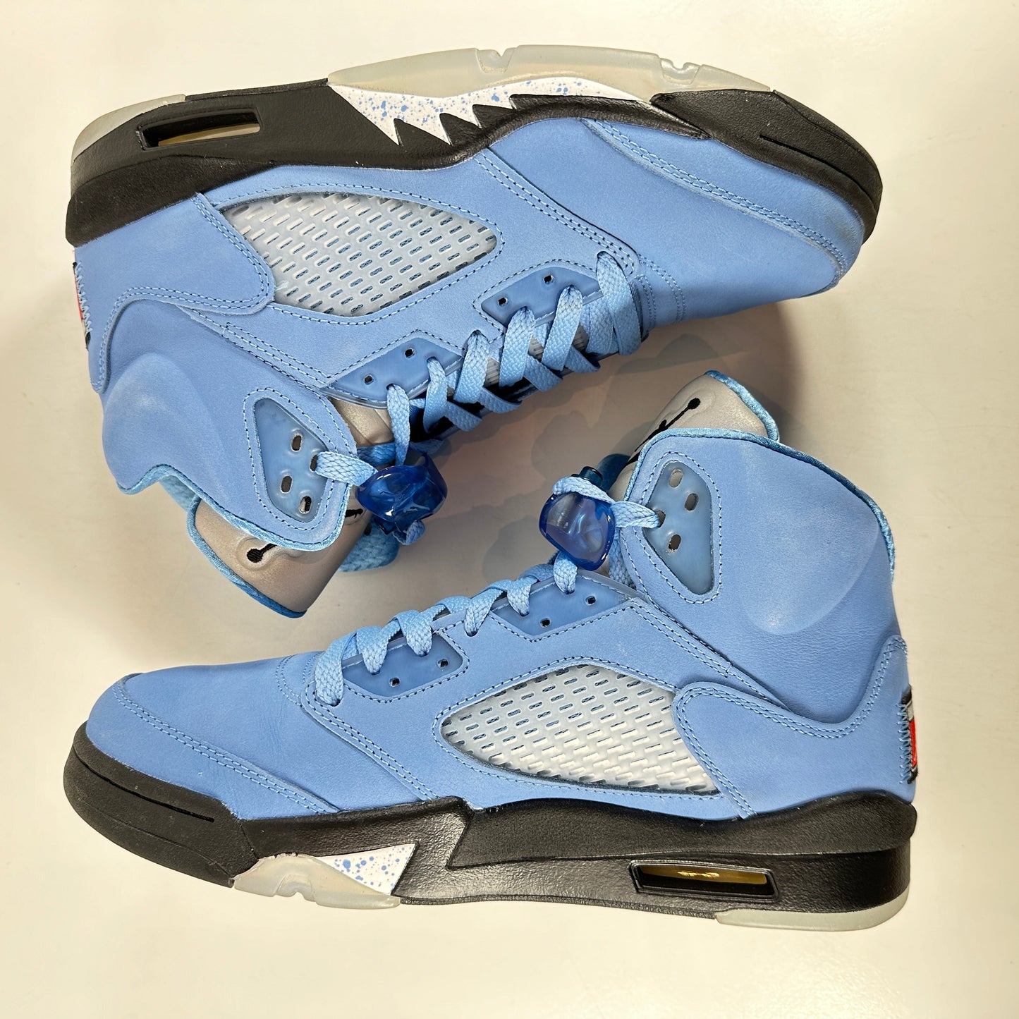 DV1310 401 Jordan 5 Retro UNC University Blue [USED] - 9 M (Used)