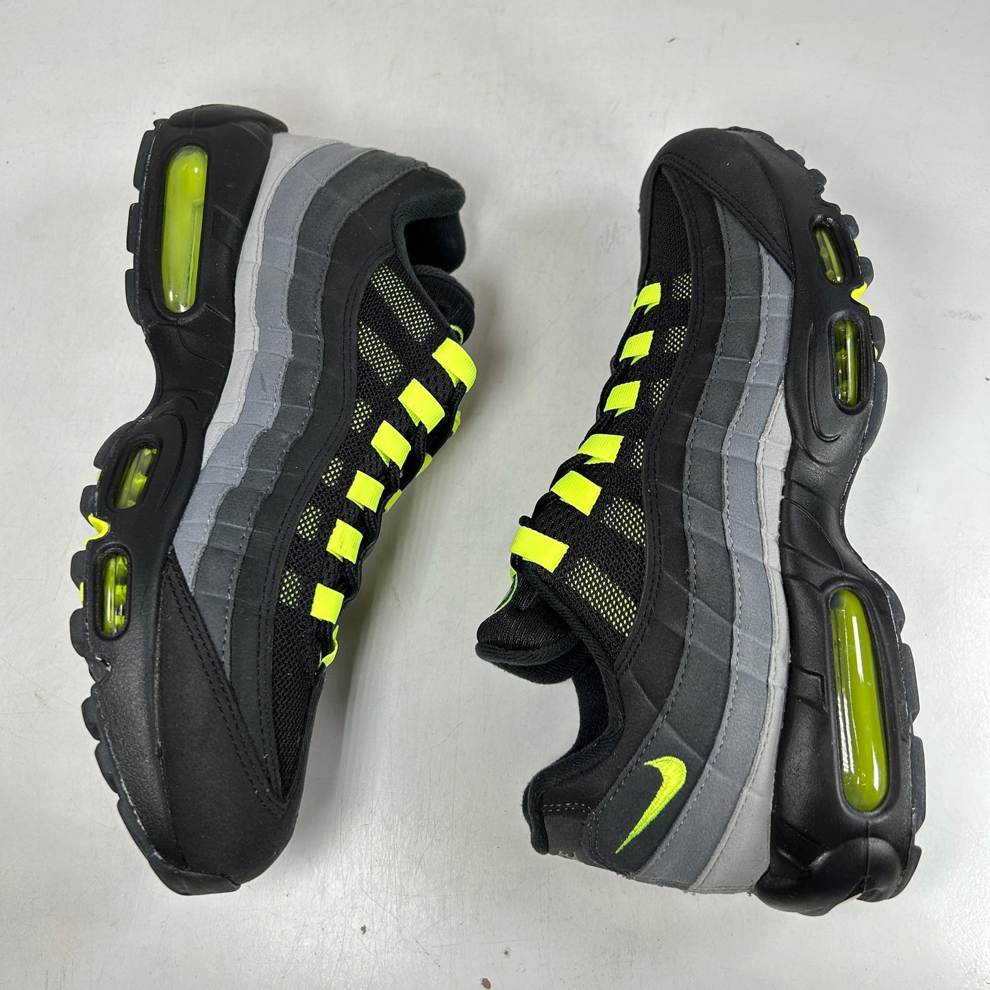 FV4710 001 Nike Air Max 95 Black Neon [USED] - 9.5 M (Used)