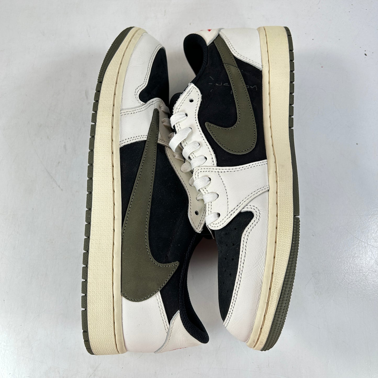 DZ4137 106 Jordan 1 Retro Low OG SP Travis Scott Olive (W) [USED] - 13.5 W (Used)