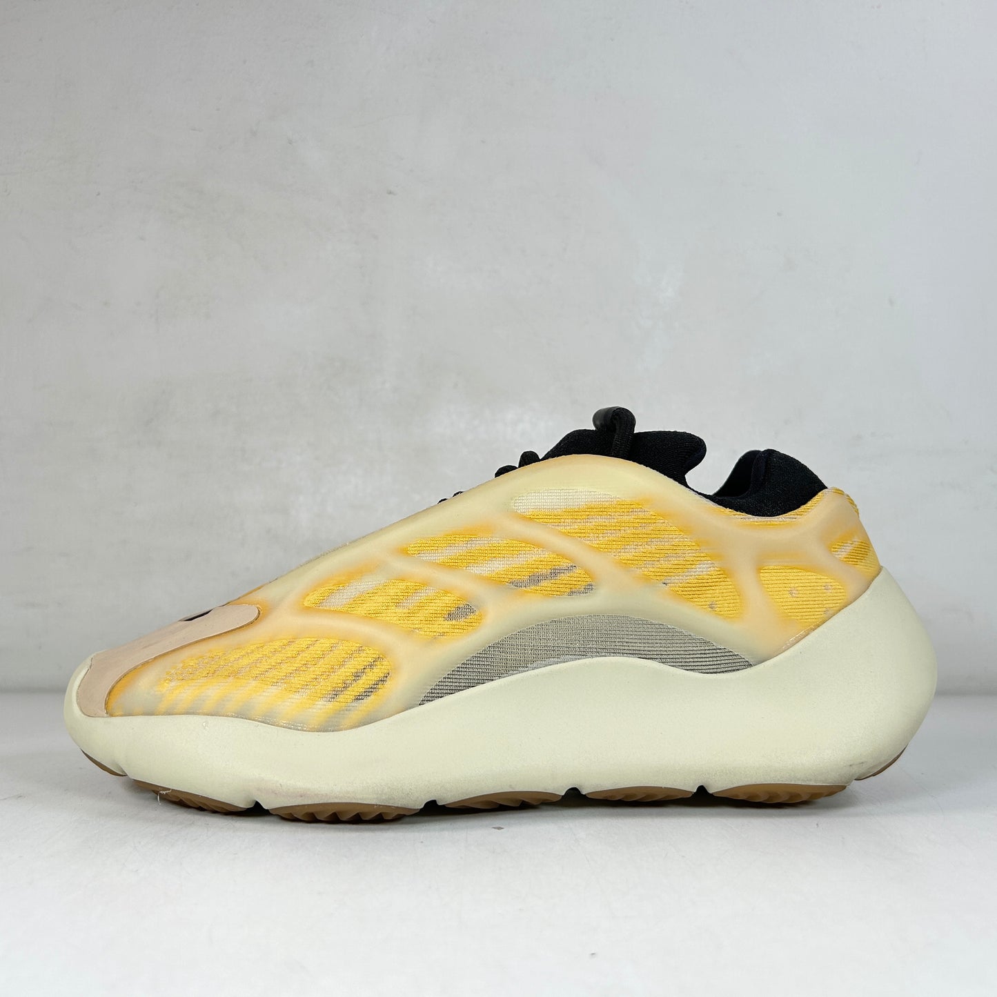 HP5425 adidas Yeezy 700 V3 Mono Safflower [USED] - 6 M (Used)