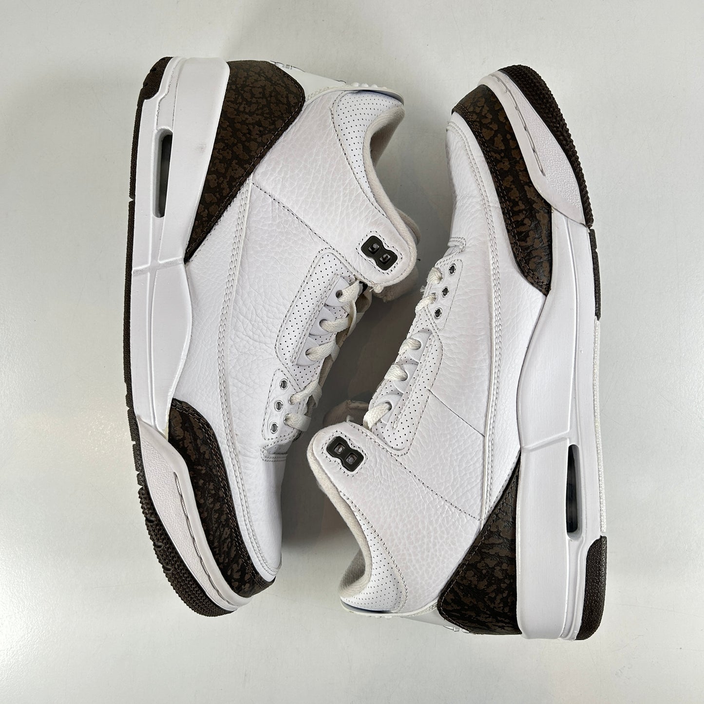 136064 122 Jordan 3 Retro Mocha (2018) [USED] - 10.5 M (Used)