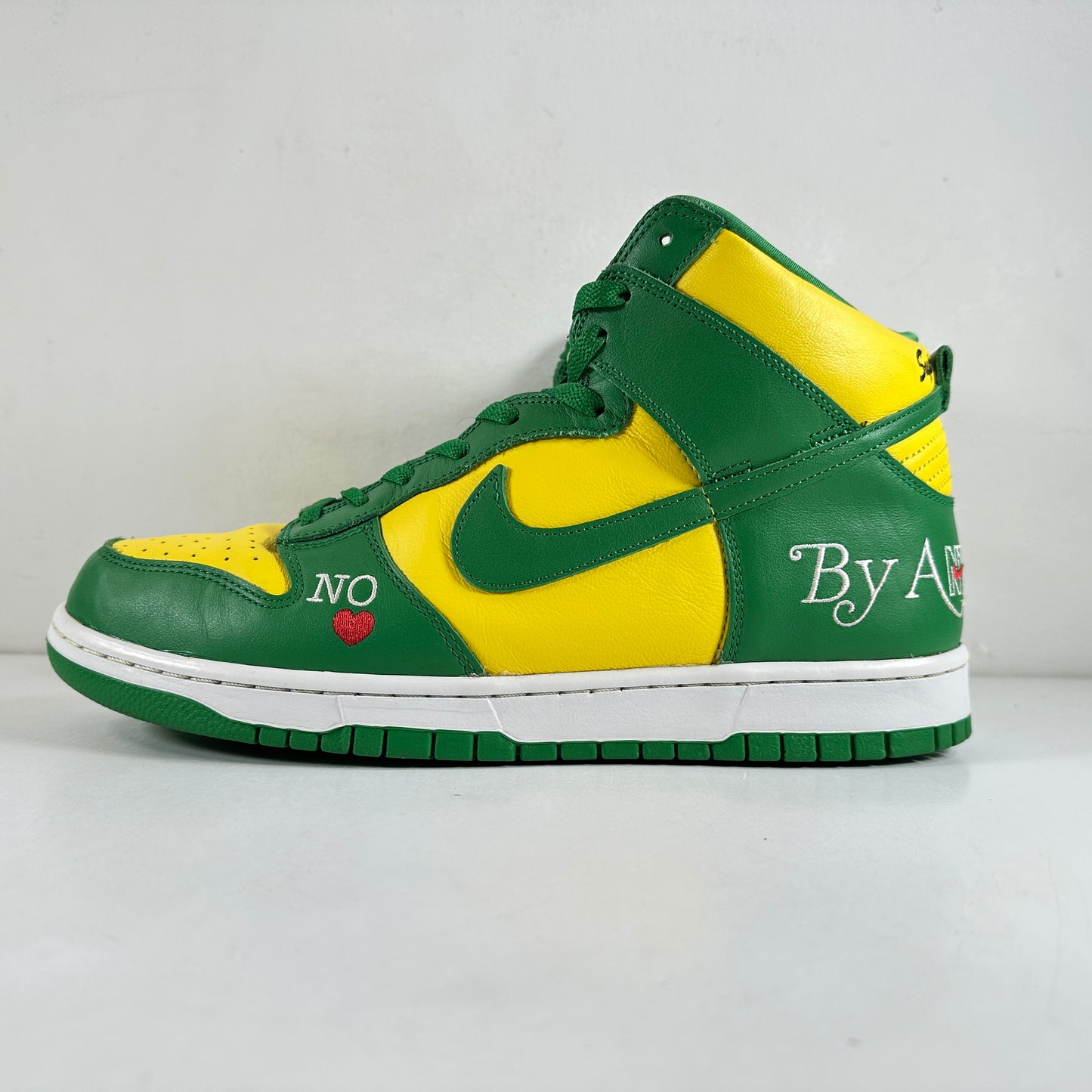DN3741 700 Nike SB Dunk High Supreme By Any Means Brazil [USED] - 11.5 M (Used)
