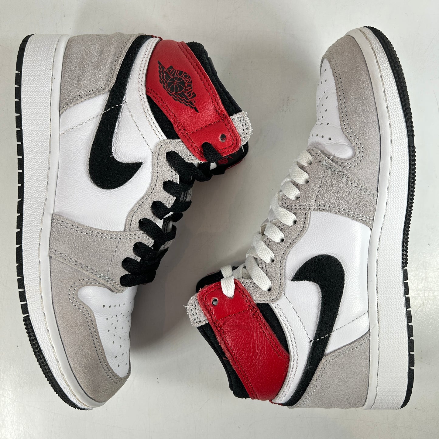 575441 126 Jordan 1 Retro High Light Smoke Grey (GS) [USED] - 4 Y (Used)