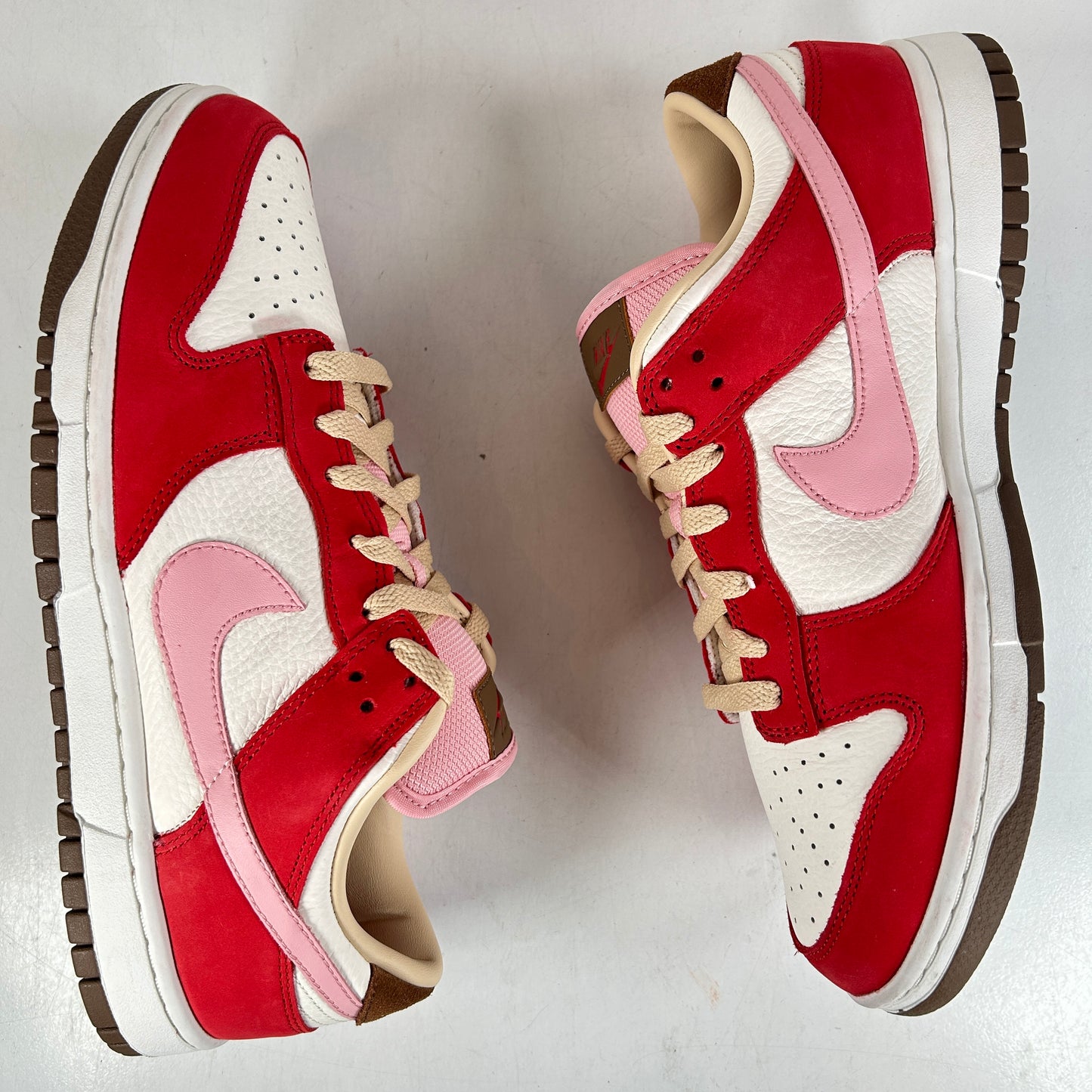 FB7910 600 Nike Dunk Low PRM Bacon (Mujeres)