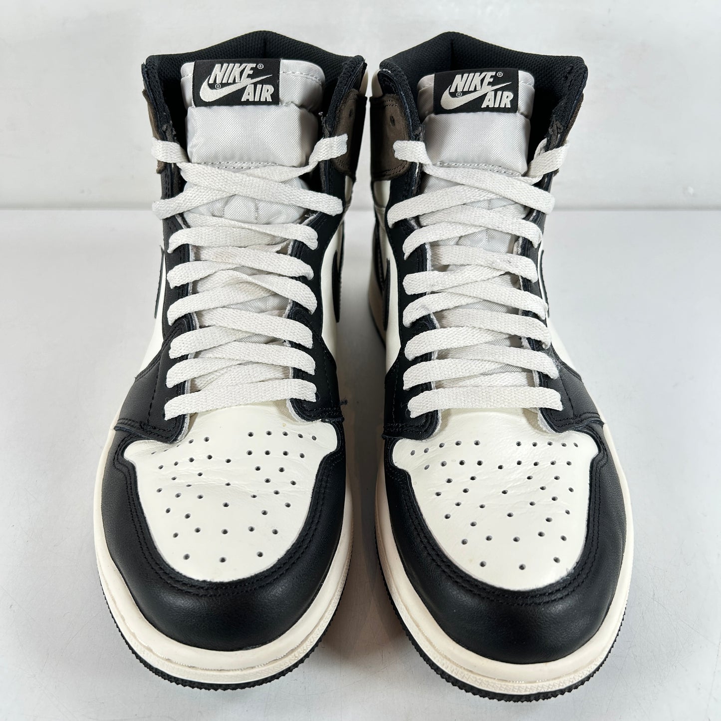 555088 105 Jordan 1 Mocha [USED] - 9.5 M (Used3)
