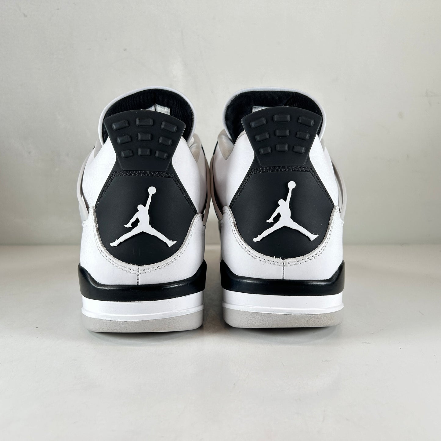 DH6927 111 Jordan 4 Retro Militar Negro