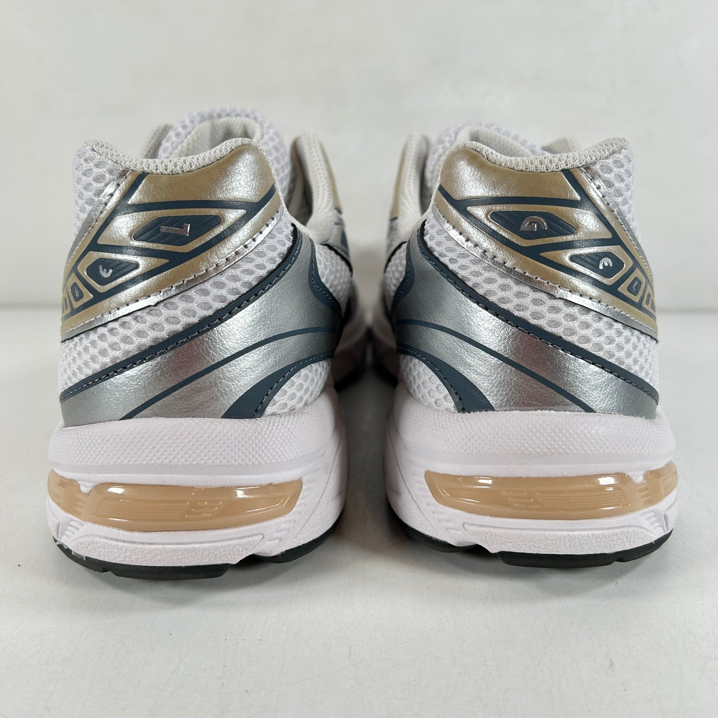1201A256 117 ASICS Gel-1130 White Wood Crepe [USED] - 9 M (Used)
